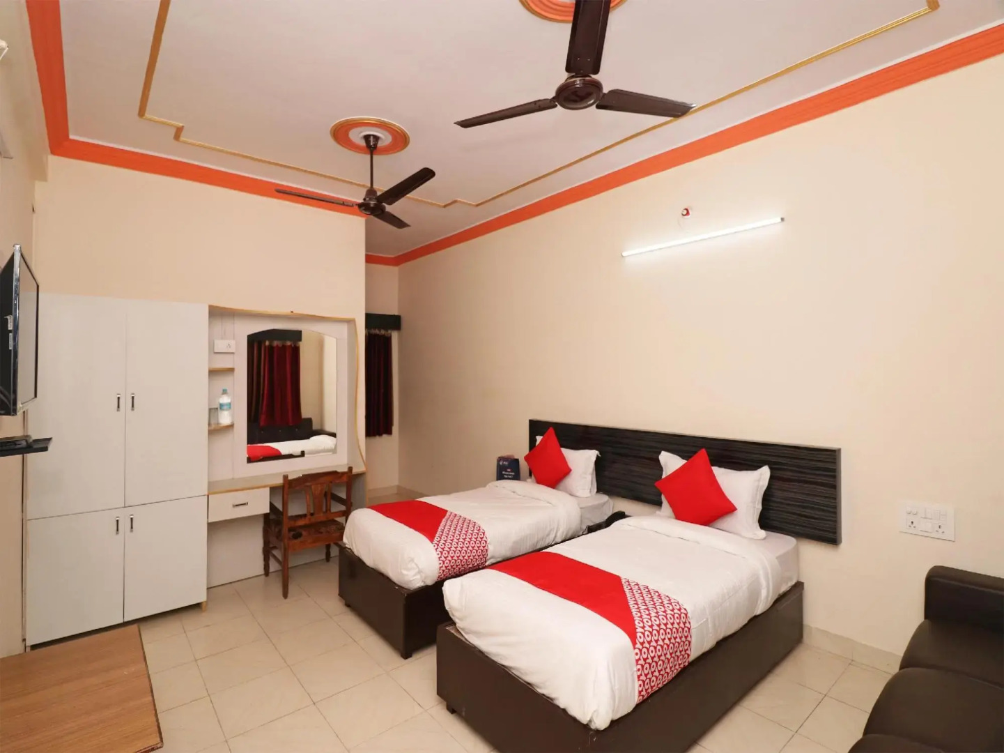 OYO 24654 Hotel Buddha