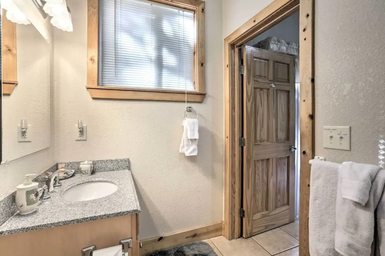 Carnelian Bay Home w/ Hot Tub Near Tahoe Skiing