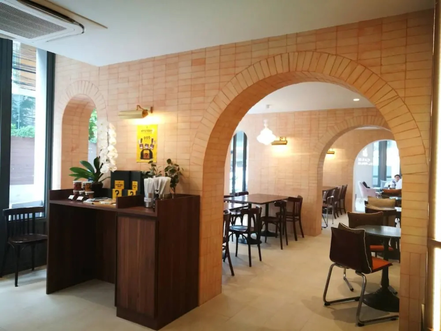 The Quarter Ploenchit by UHG