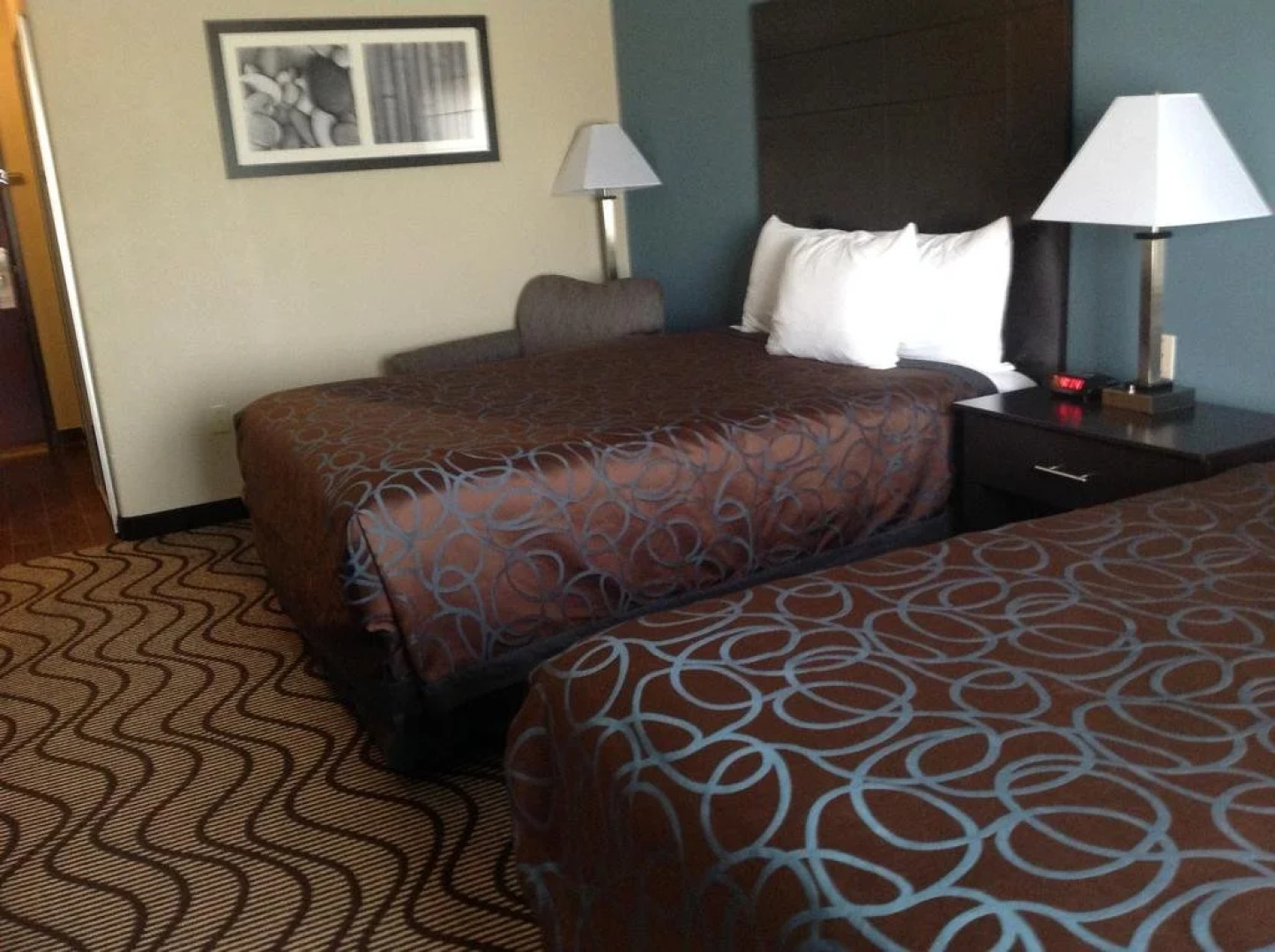 La Plaza Inn & Suites