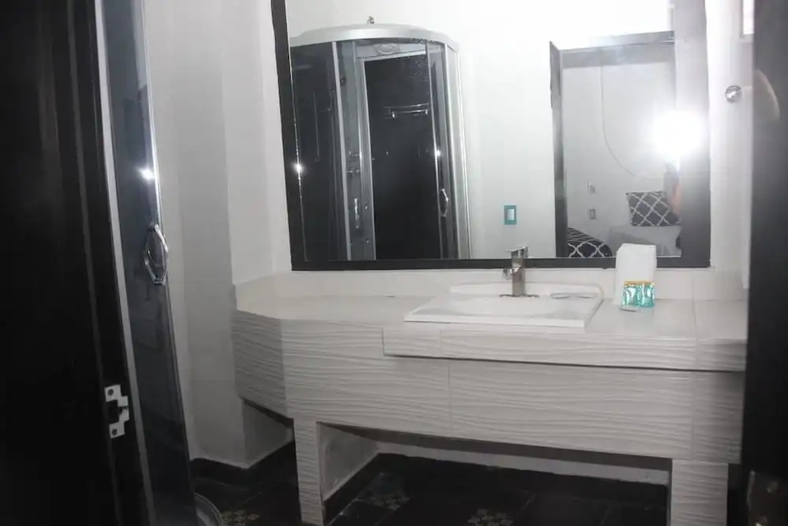 Hotel Dluxe & Suites