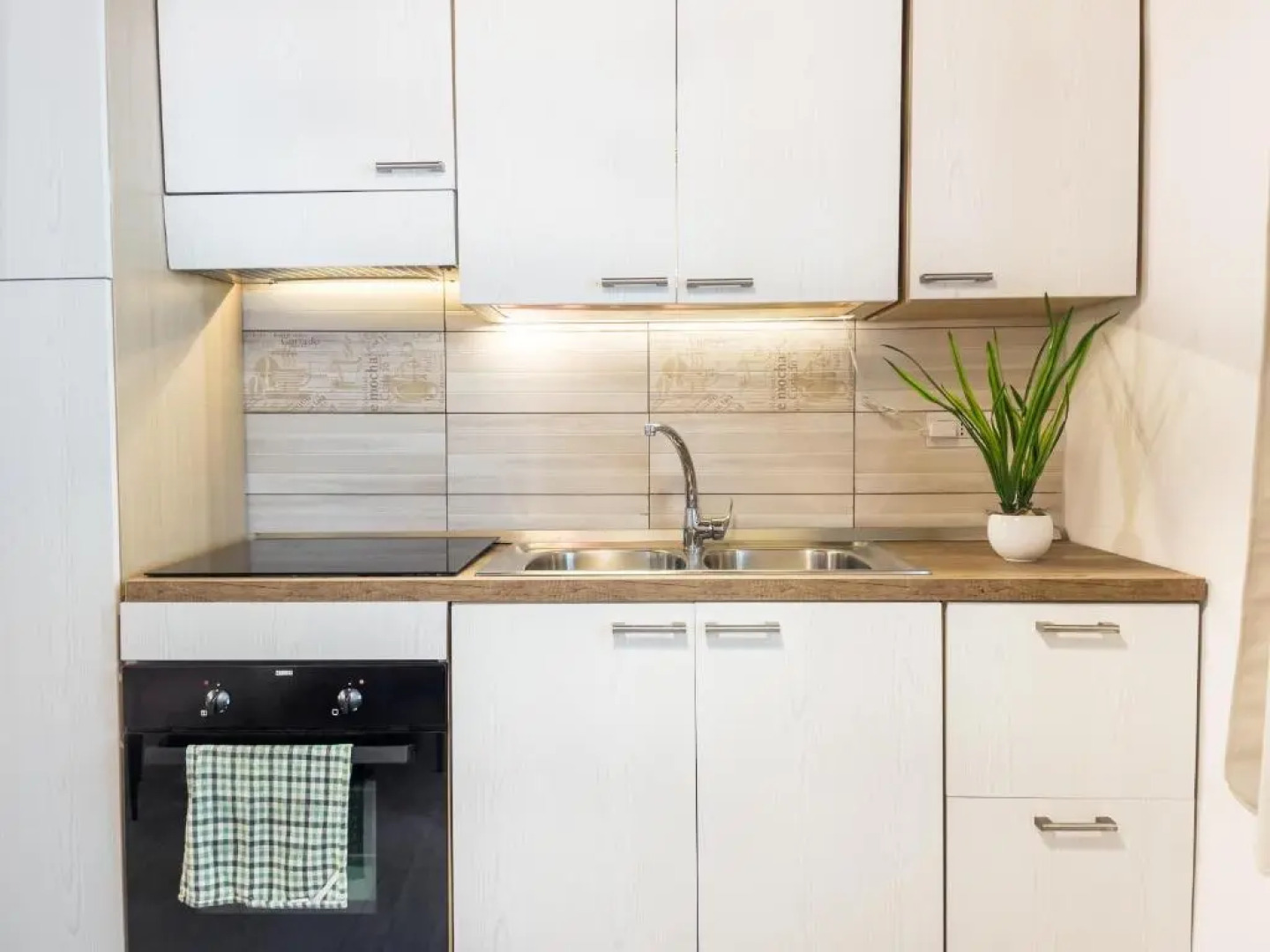 Demetra Seafront Apartment - Parking & Pool