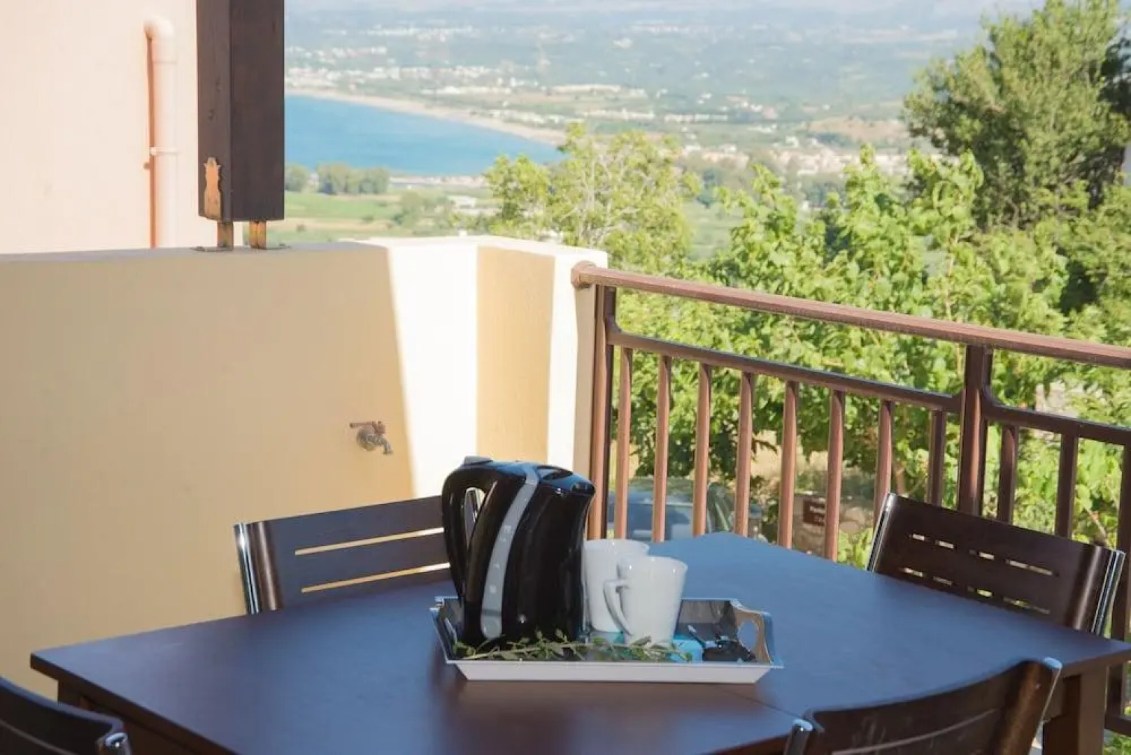 Angelica-Sea & Mountain View at a Sunny Retreat