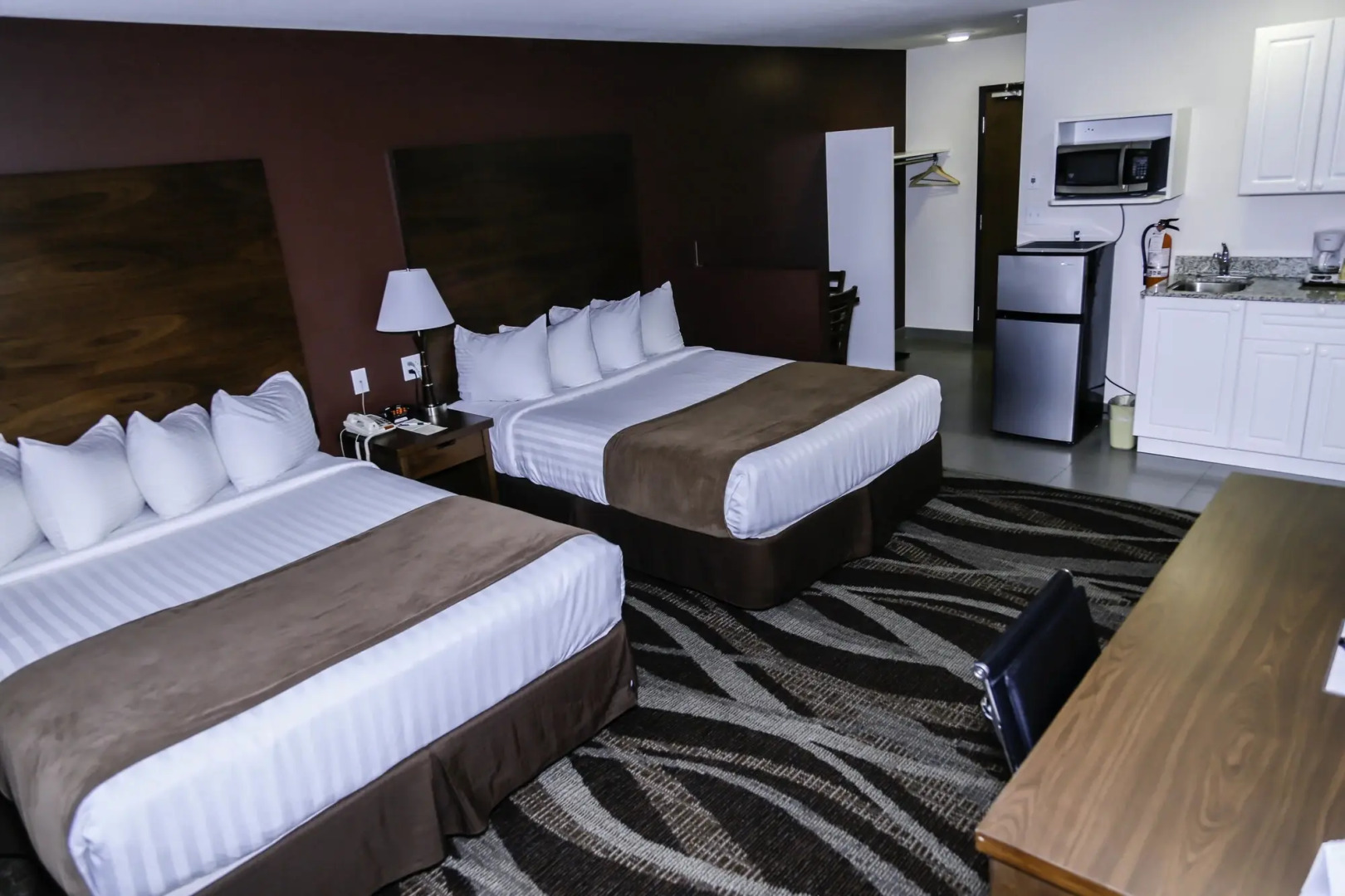 Walking Eagle Inn & Lodge