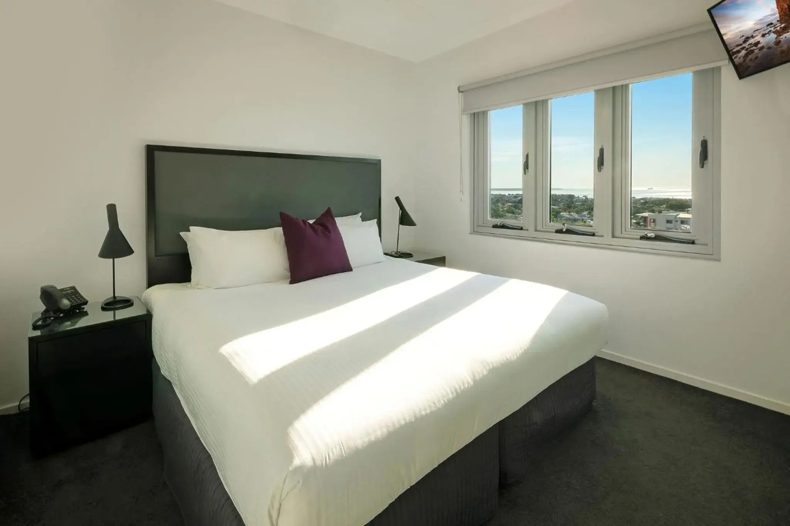 H on Mitchell Apartment Hotel