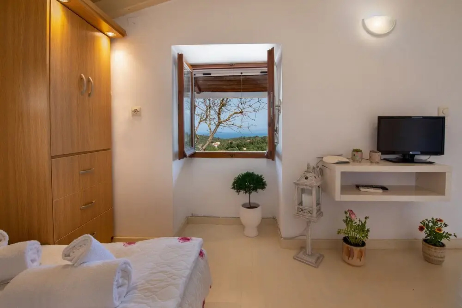 Paxos Couple House By Konnect