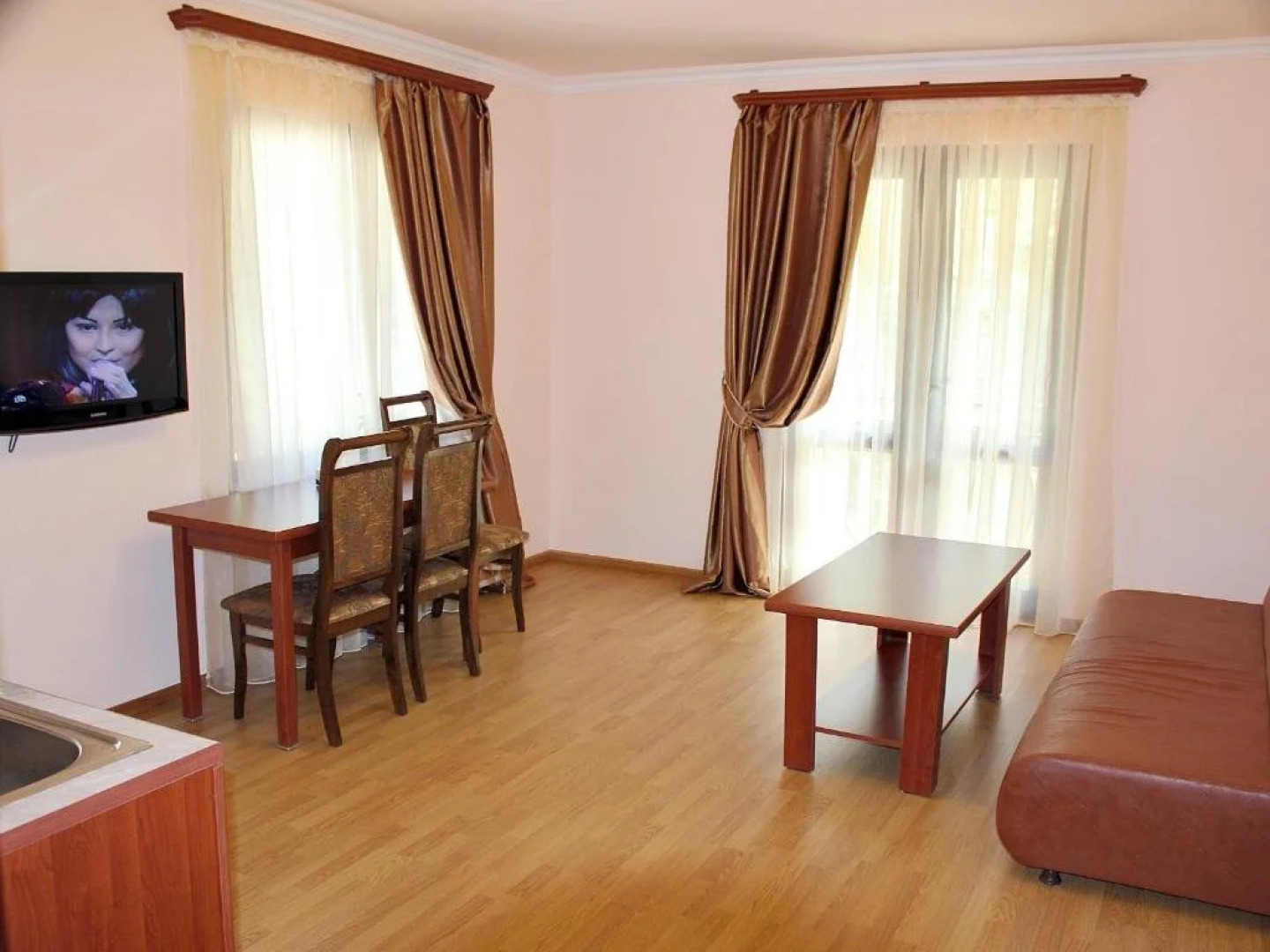 Семейный отель Ariana