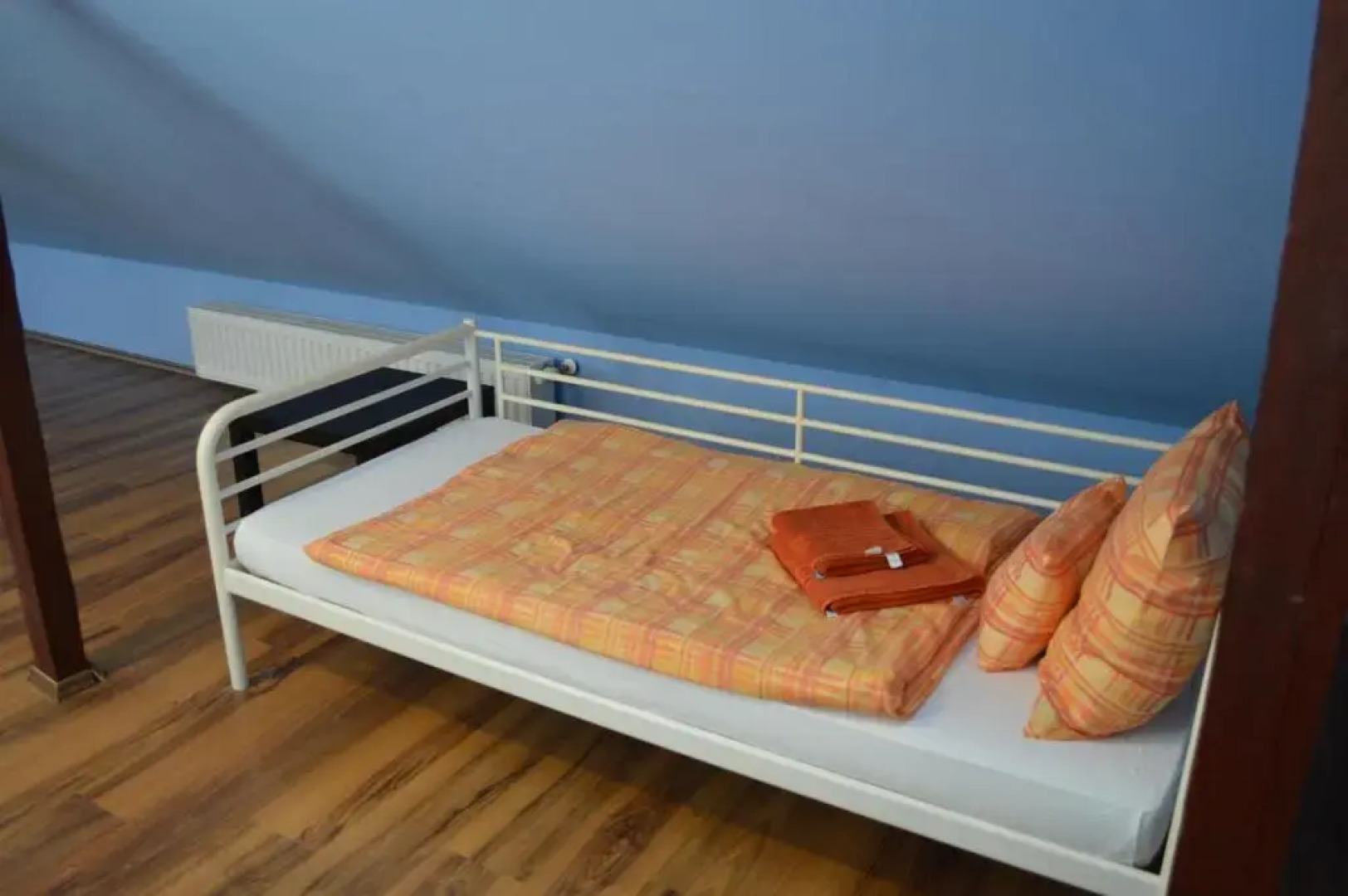 Vadgesztenye Youth Hostel