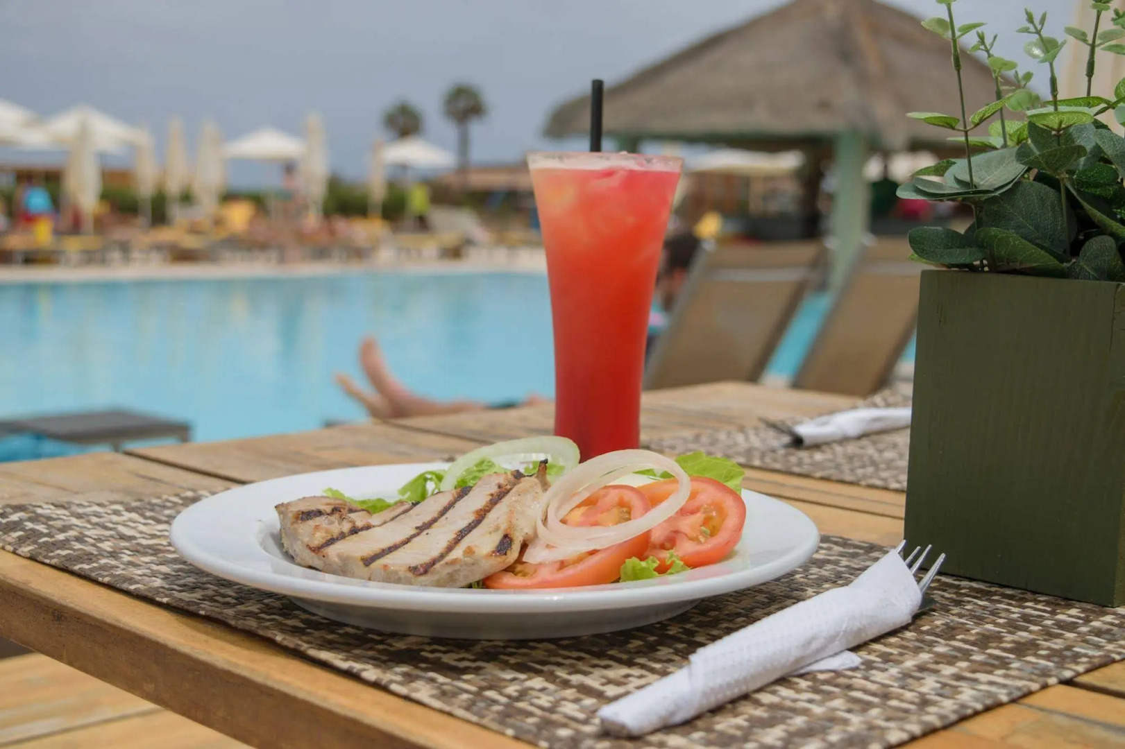 Hotel Oasis Salinas Sea