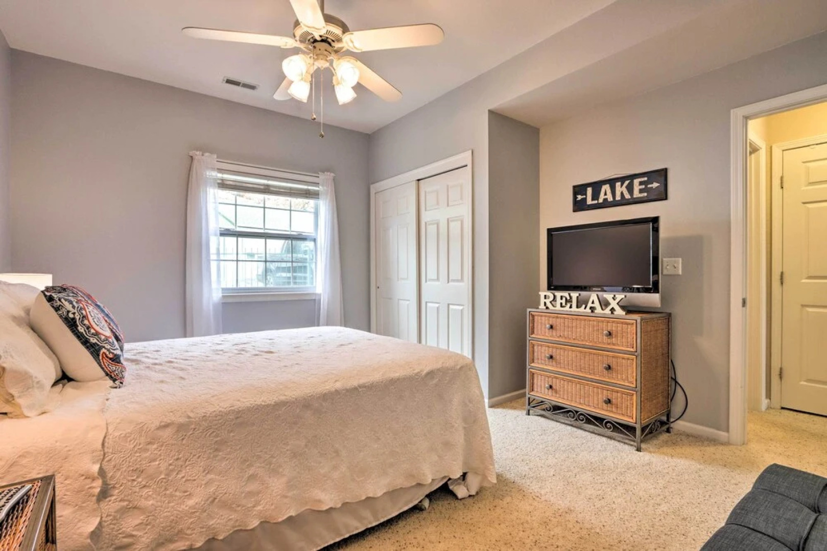 Lake Ozark Waterfront Condo w/ Access to 2 Pools