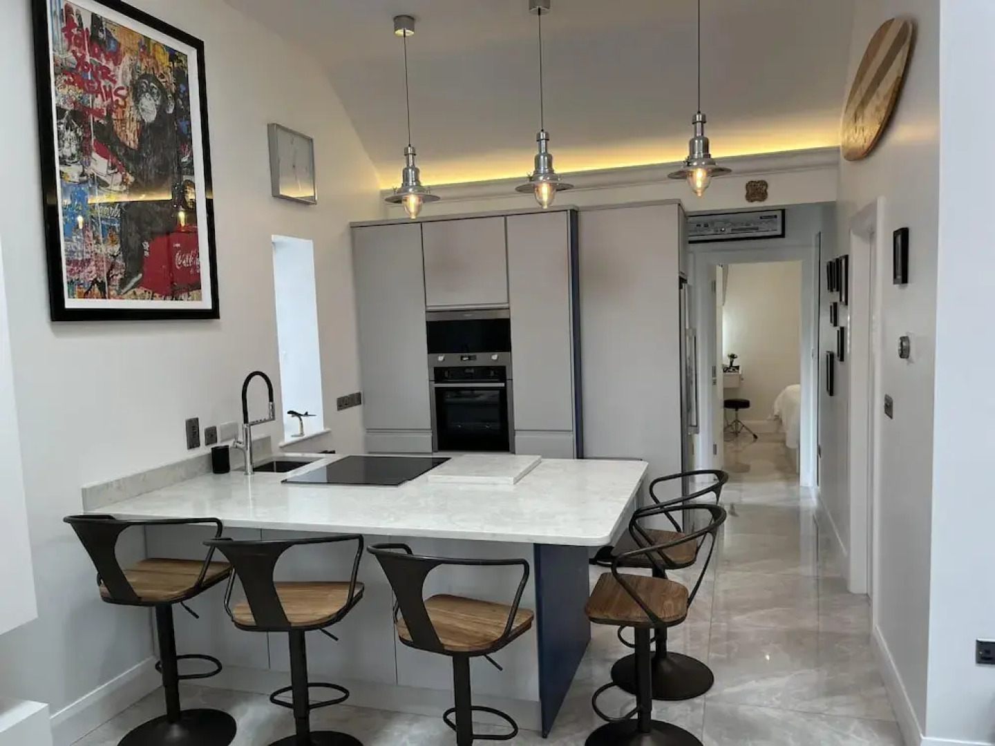 3 Bedrooms - 6 Guests - Fireplace - Near Beach