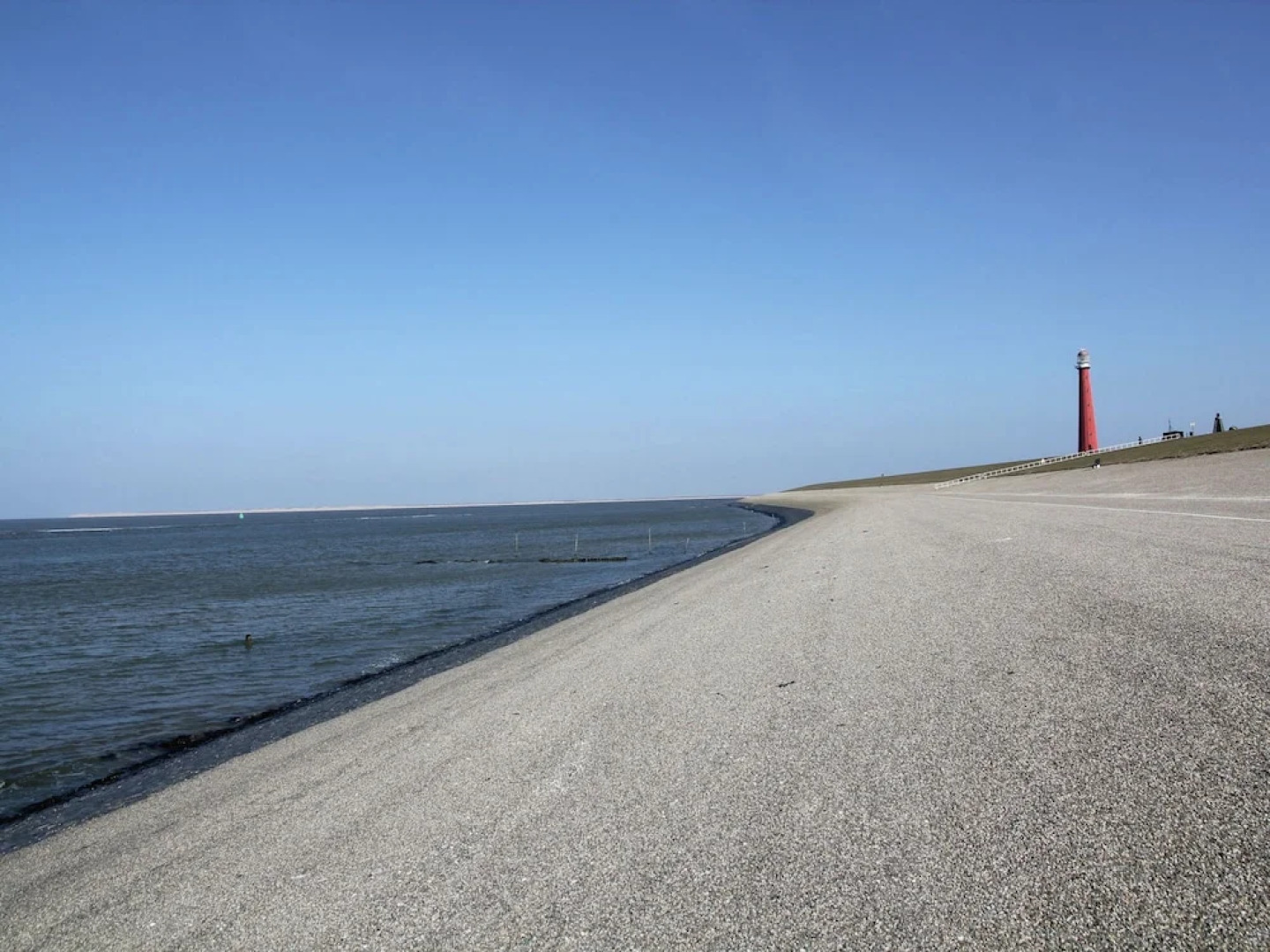 Vintage Holiday Home in Huisduinen near Sea Beach & Center