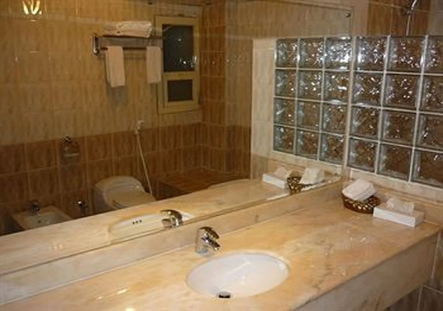 Bilqase Throne Hotel