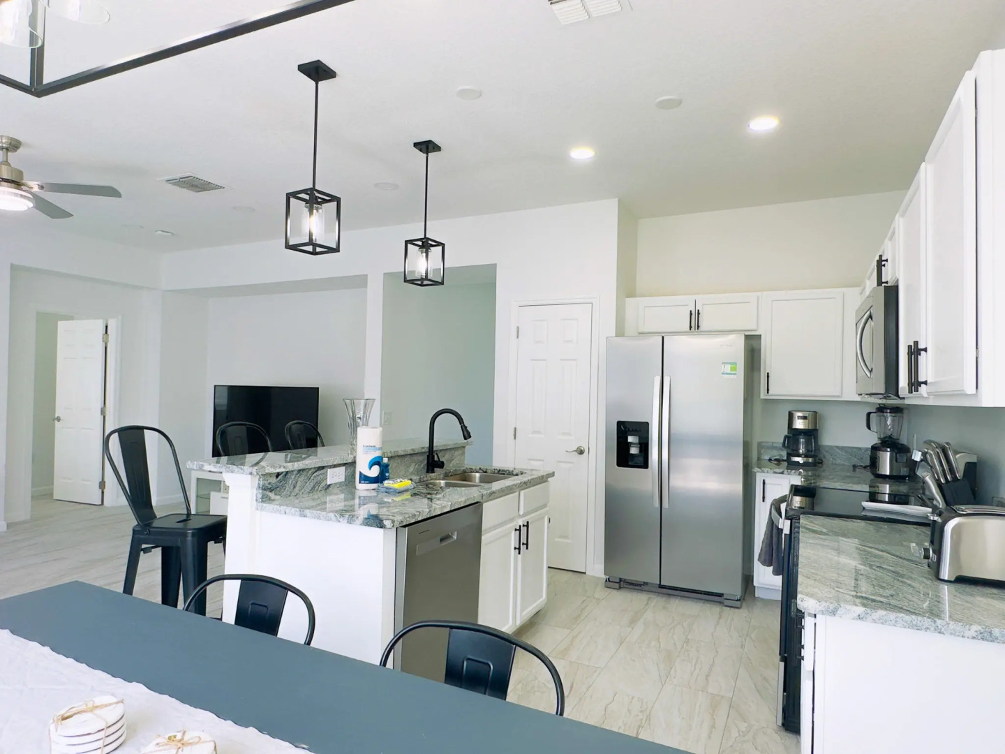 Luxury 4Bd Home Near Disney w/Pool (1653 PR), Davenport, US