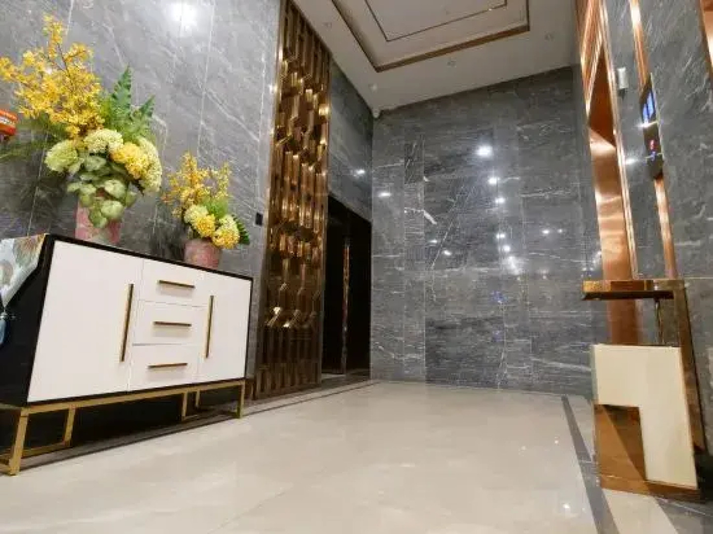 Dingxi Longwan Peninsula International Hotel