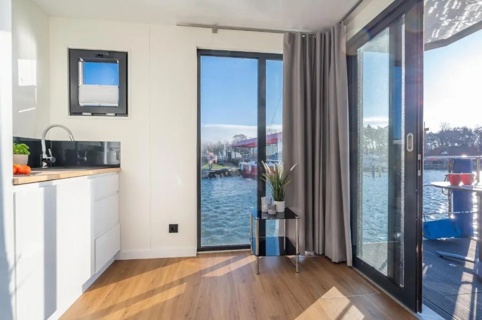 Marina Martinshafen Lotsenhaus