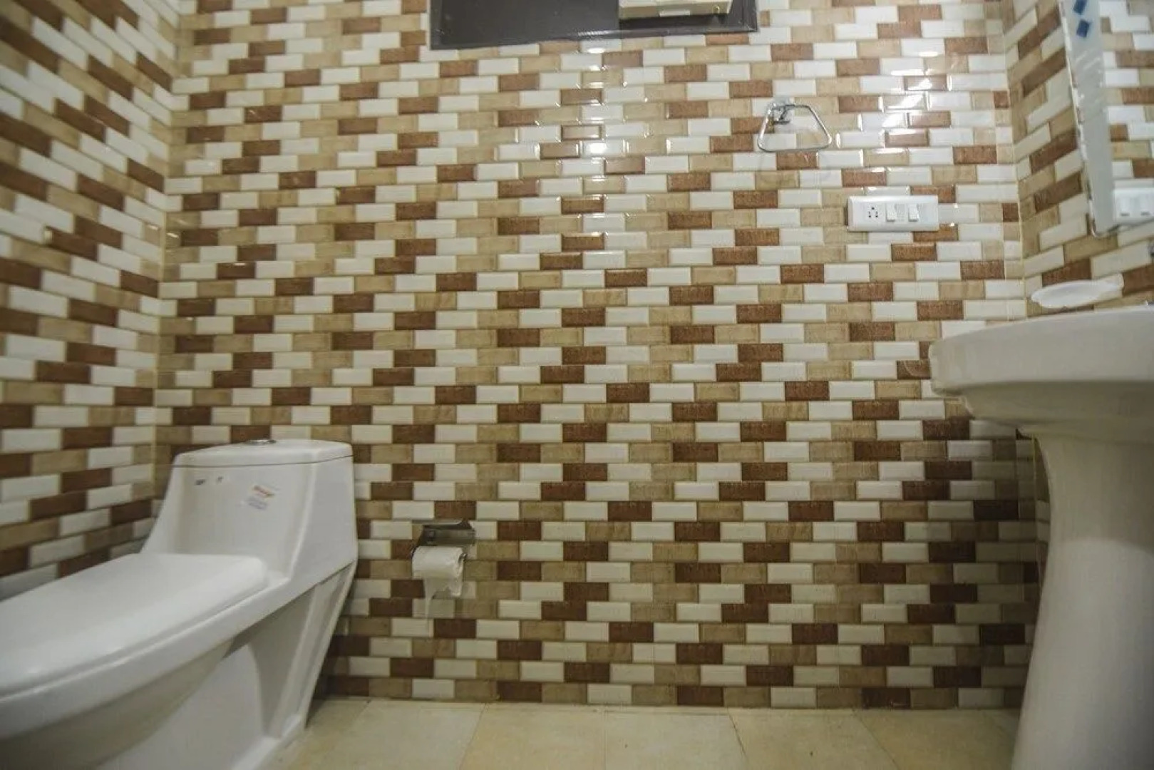 Oyo 15438 Vivek Nomadic