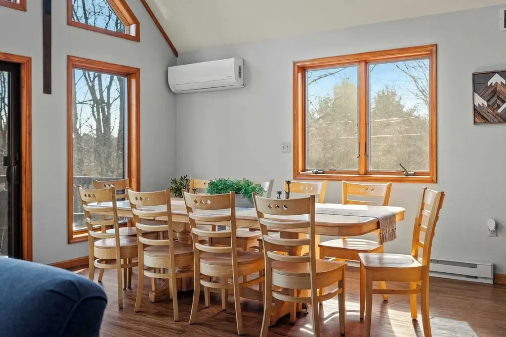 Lake View Chalet by Avantstay Lake Access + Deck