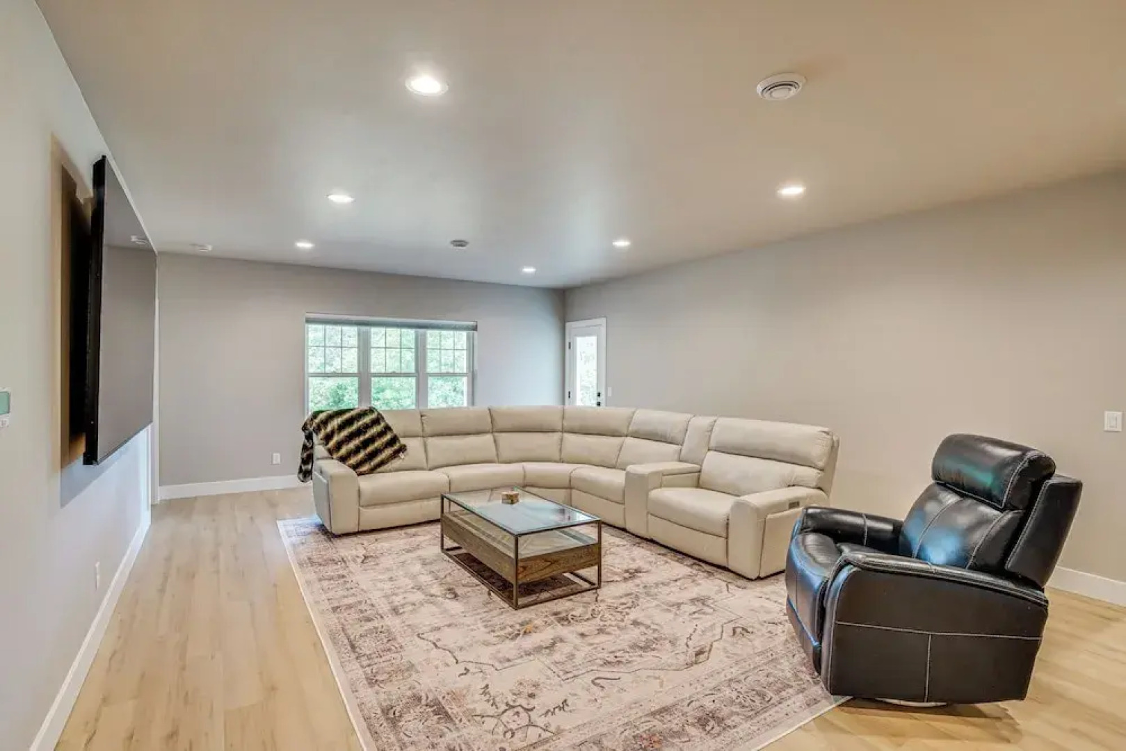 Walk to Beaches + Restaurants: Elkhart Lake Escape