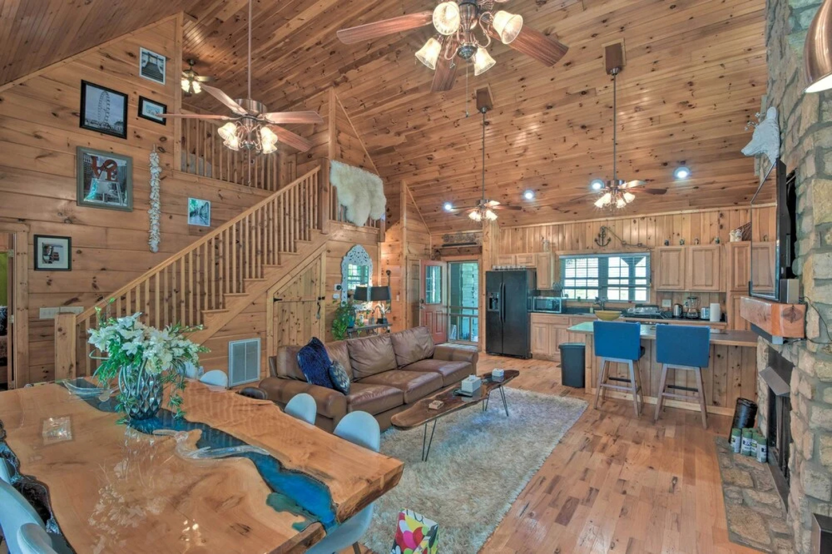 Lovely Lake Hartwell Retreat: Dock, Deck & Grill!