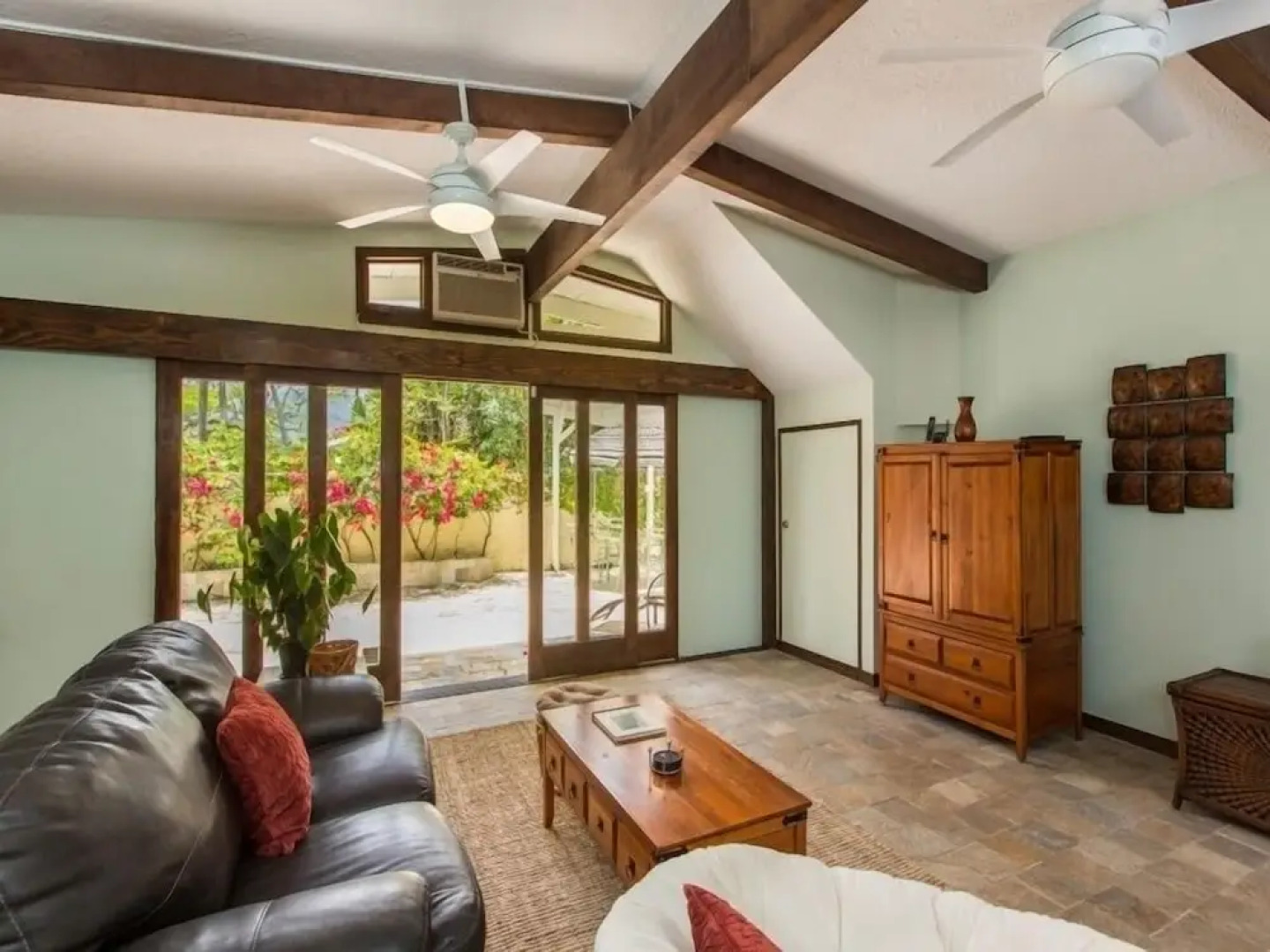 Helen's Beach House 6 Bedroom Home by RedAwning