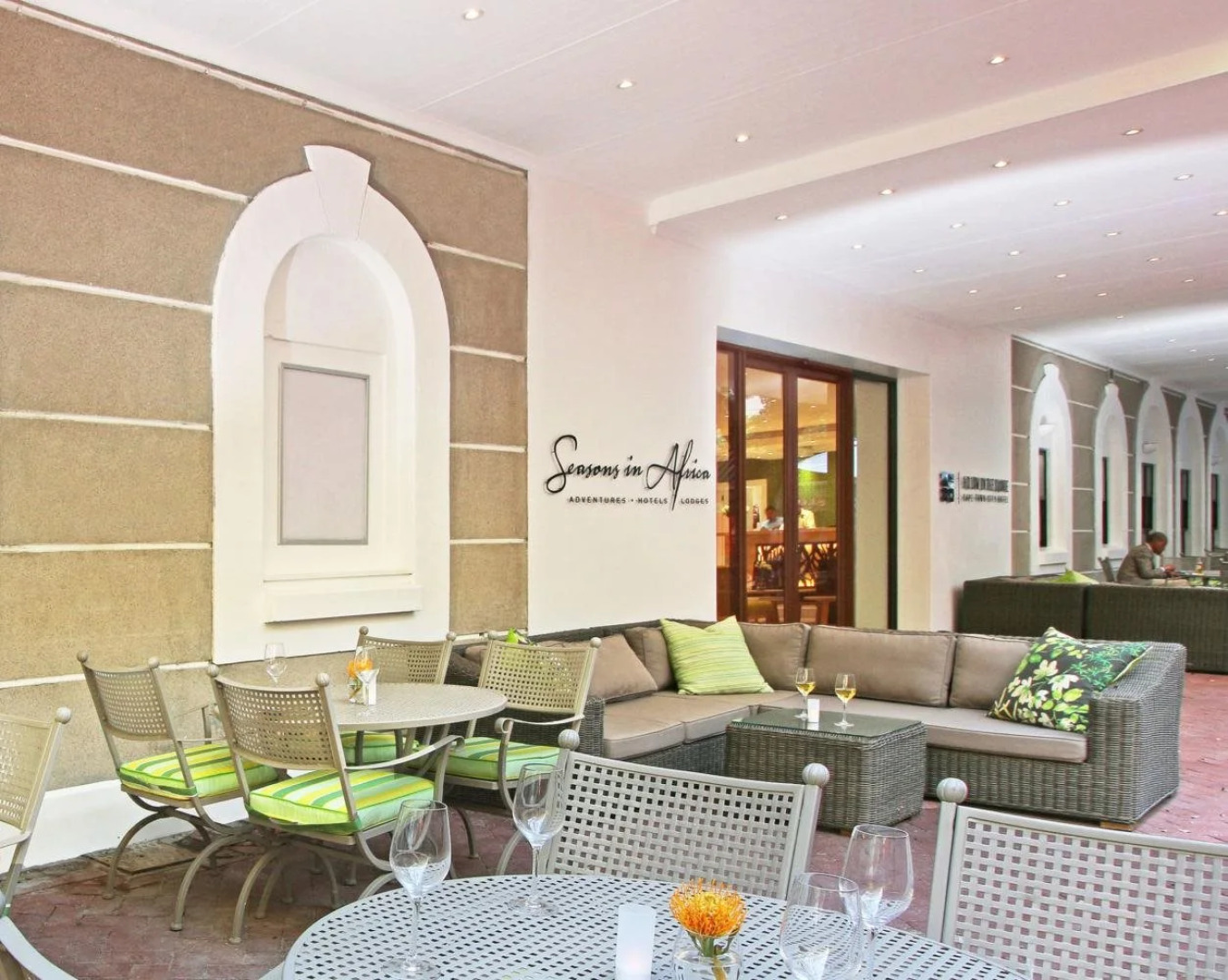 Hollow on the Square City Hotel