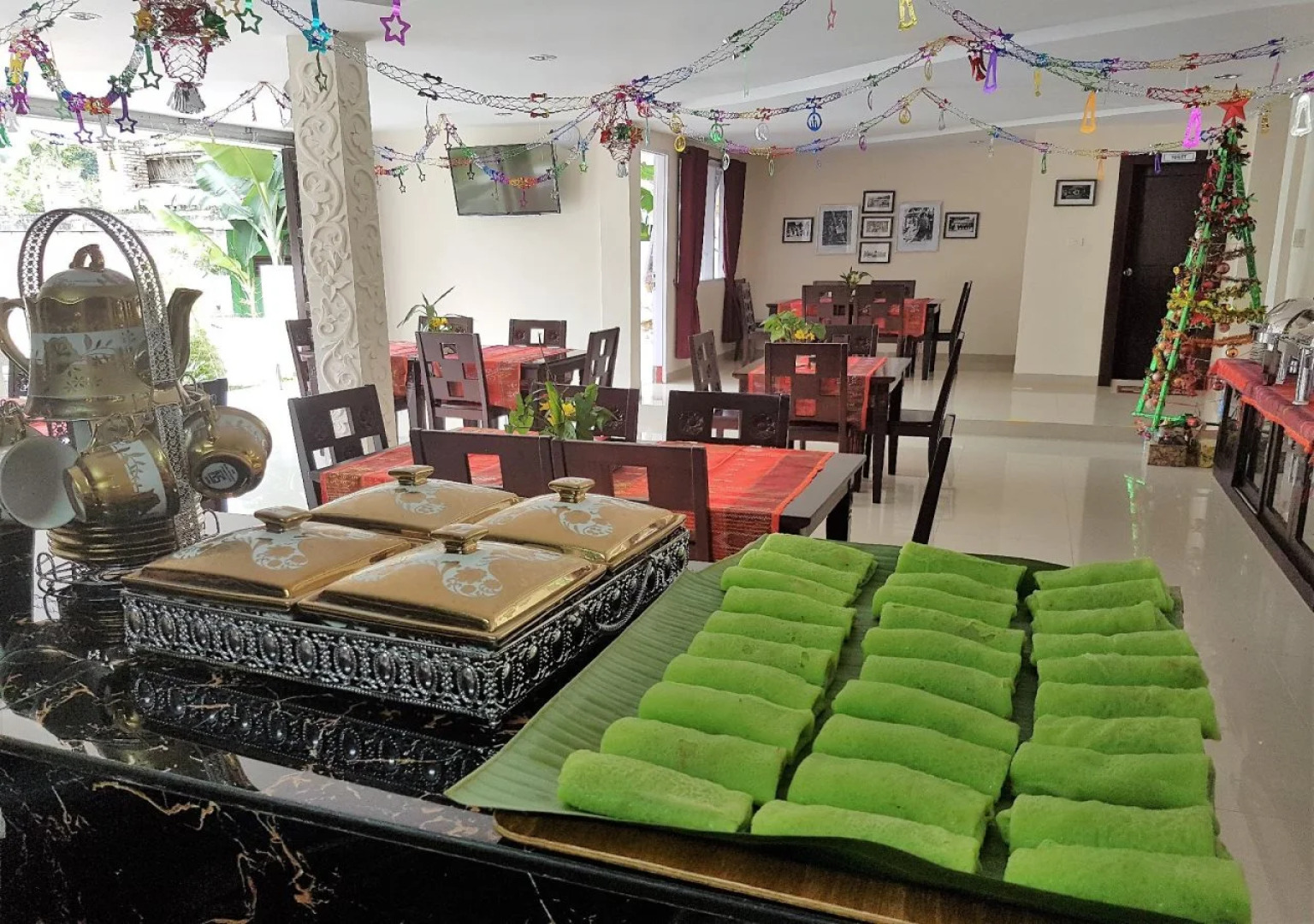 Zoe's Paradise Waterfront Hotel