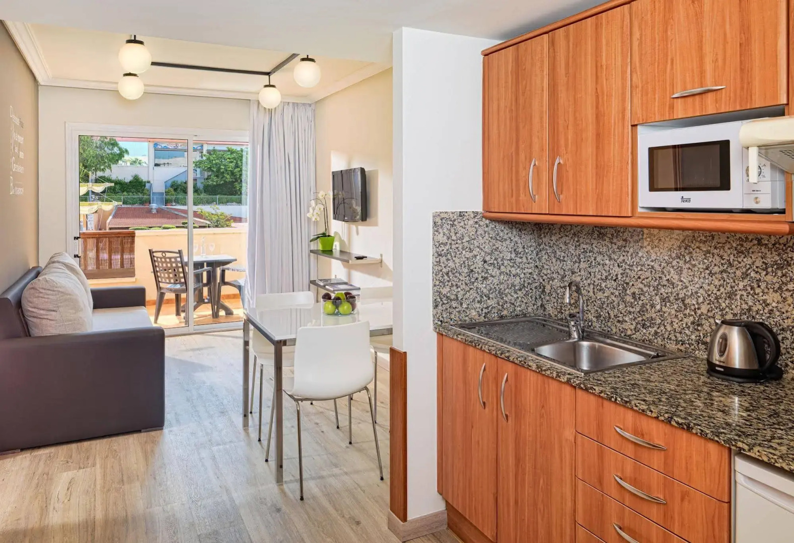 H10 Mediterranean Village