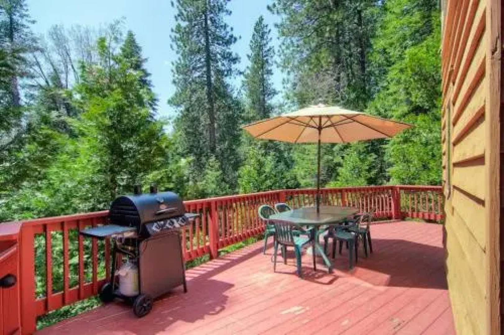 Red Fox Retreat - 2BR/2BA Tri-Level Home