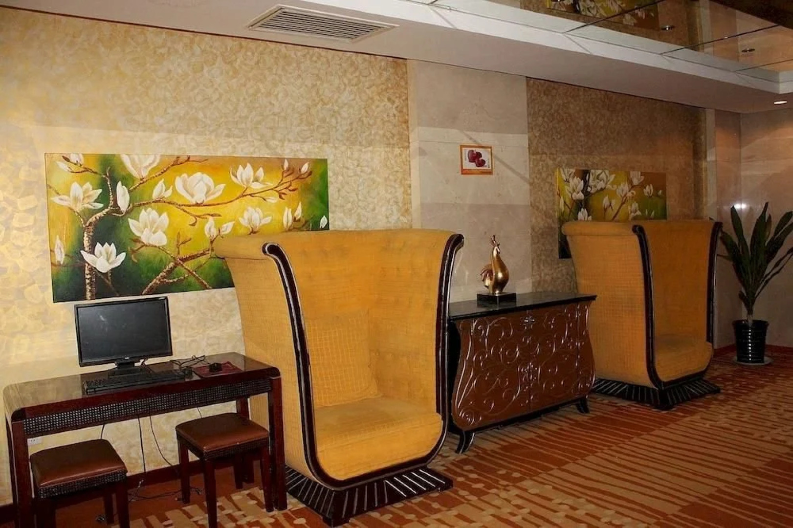 Shi Ji Huang Chao Holiday Hotel