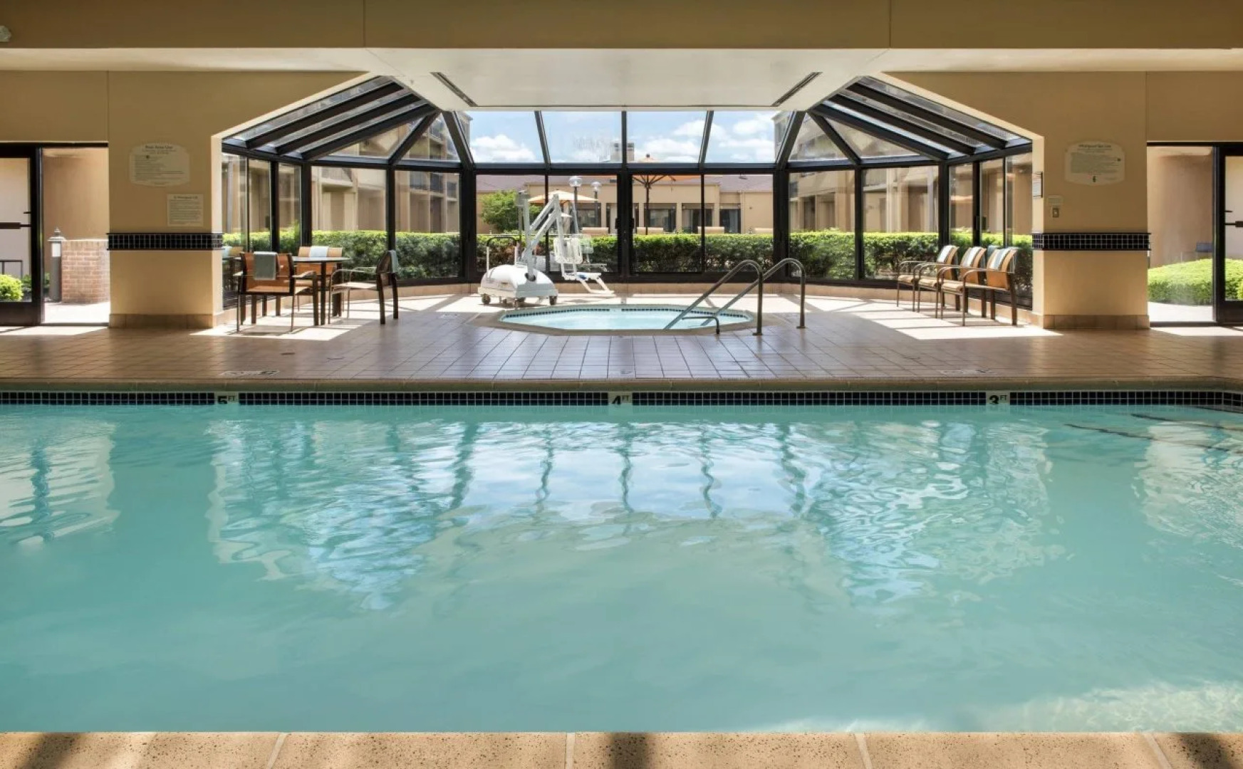 Courtyard Chicago Waukegan Gurnee