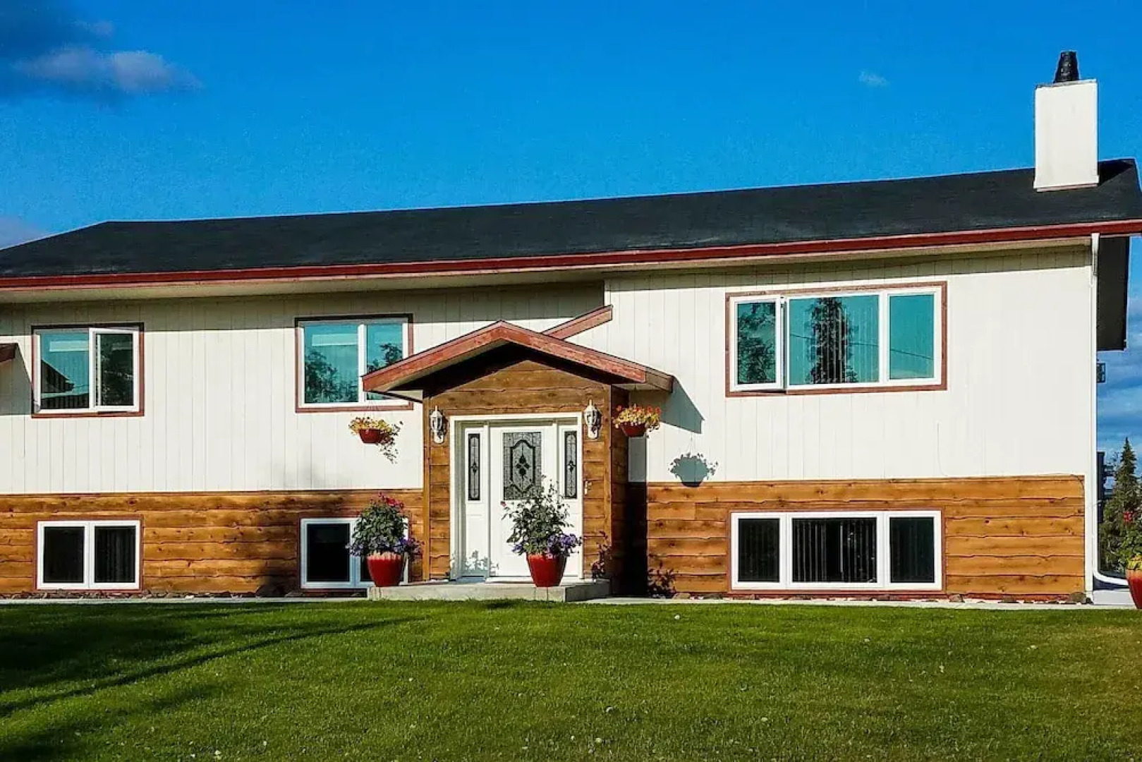 Fairbanks Alaskan Abode ~ 1 Mile to Pioneer Park!