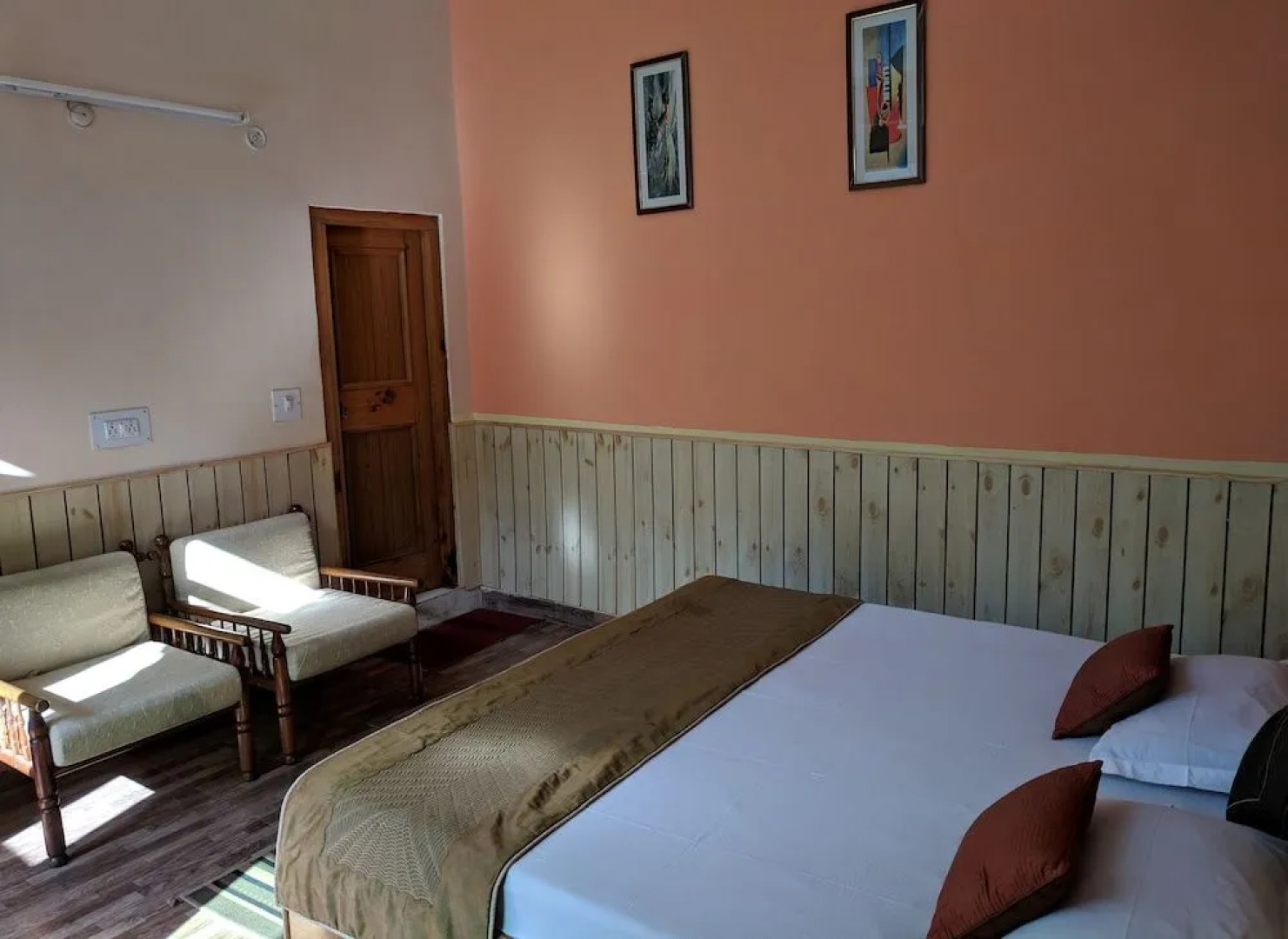 Dev Conifers Cafe & Cottages