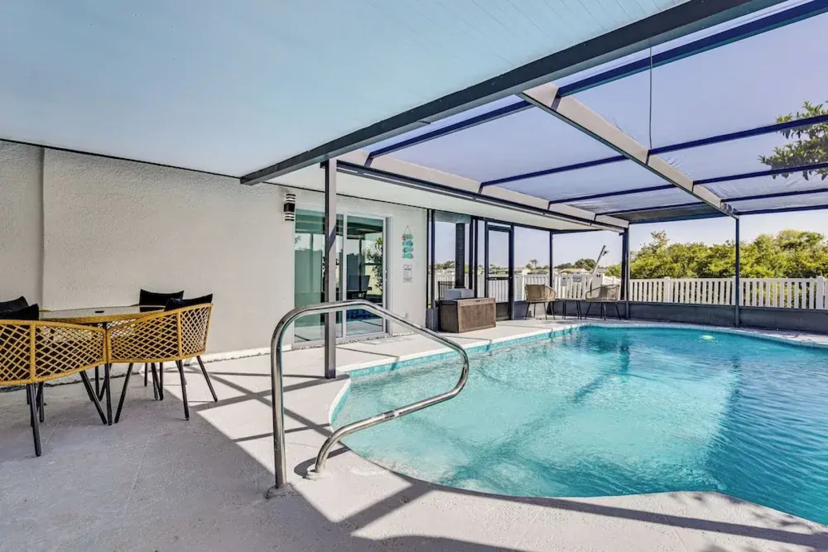 Canal-front Holiday Home Near Beach: Swim & Paddle