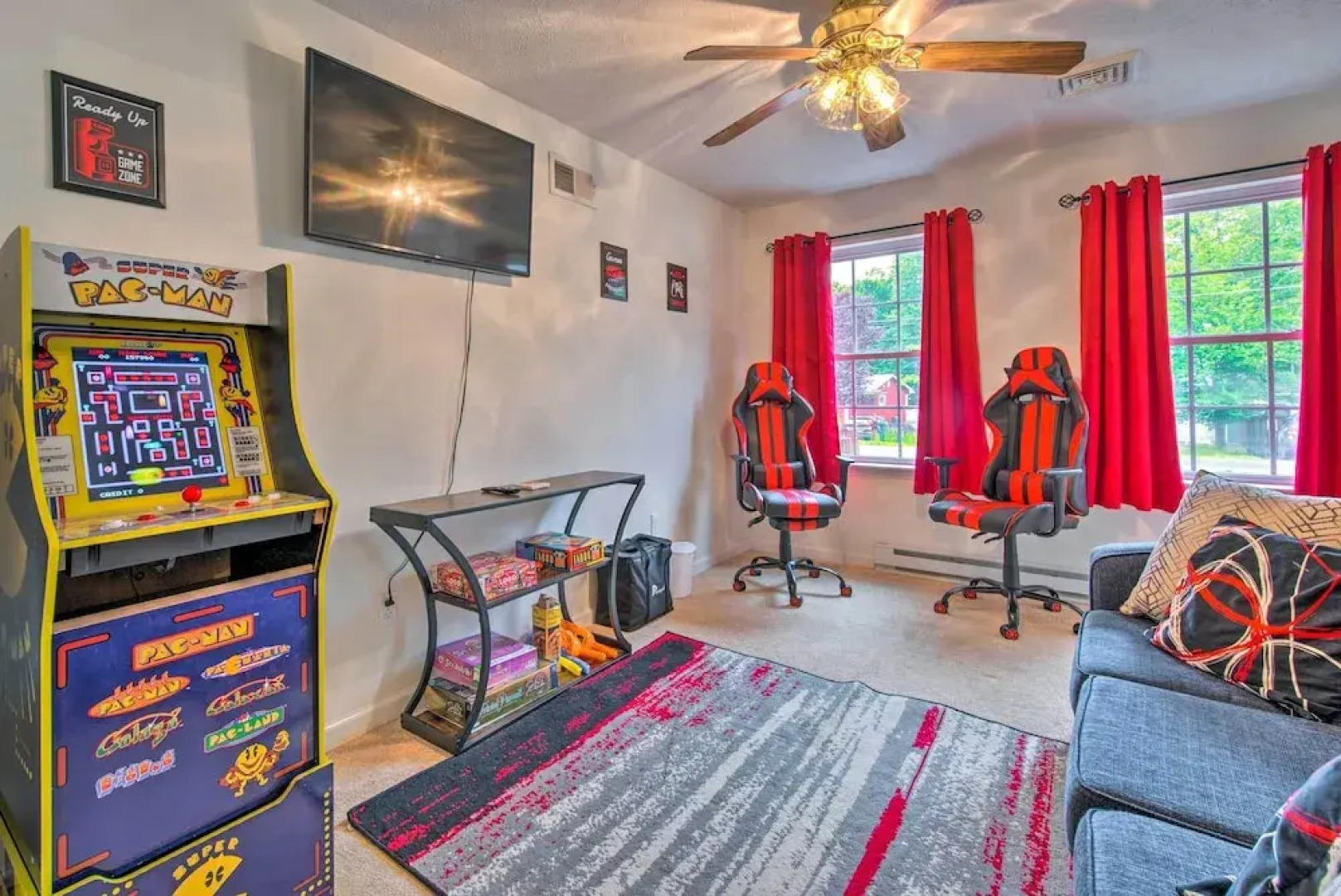 Jacuzzi & Resort Amenities: Tobyhanna Family Home!