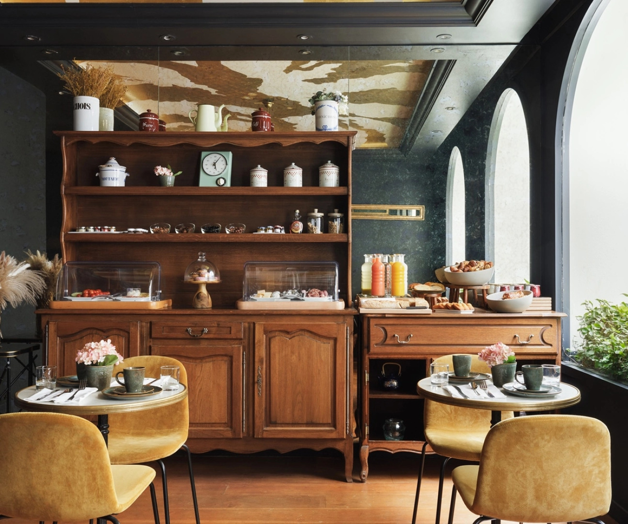 Alberts Hotel (ex Angely)