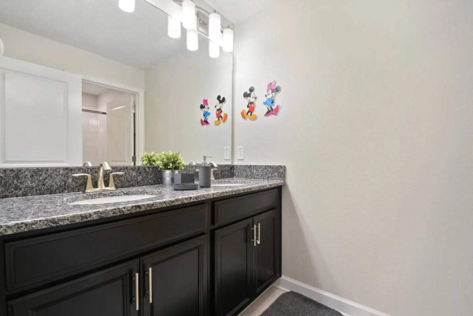 Super nice townhome near Disney with private pool