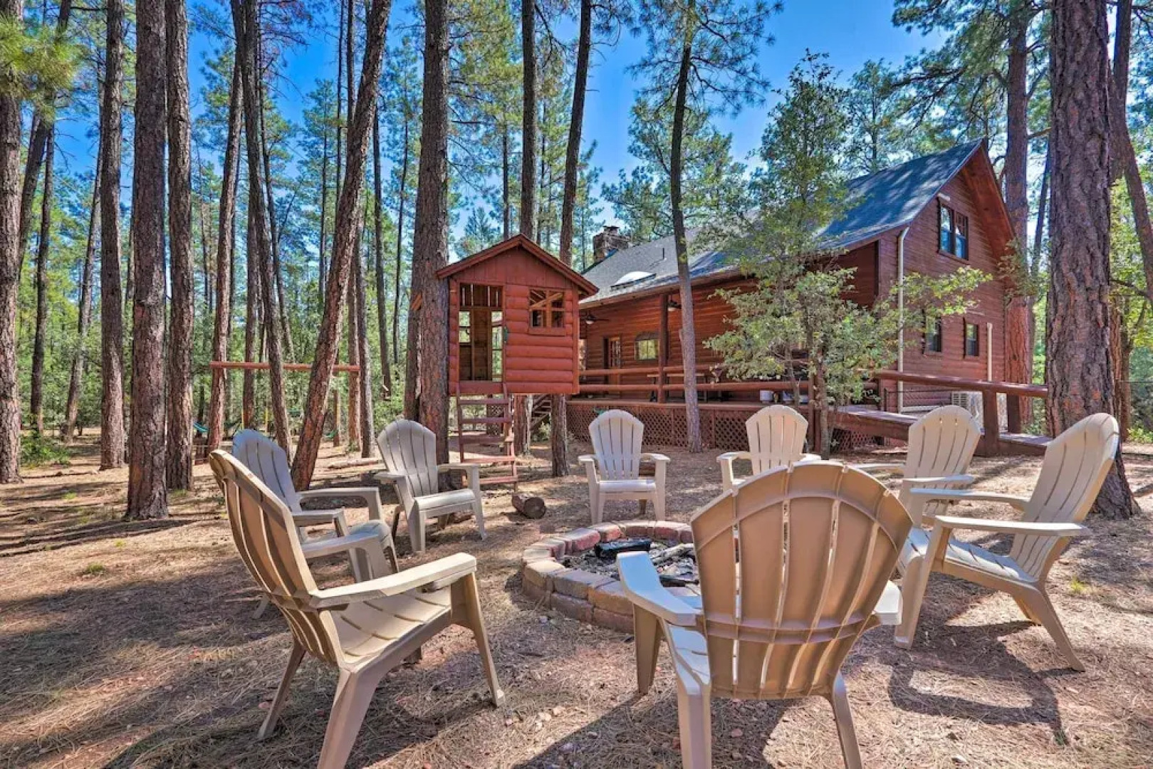 Deck, Games & Fire Pit: Modern Pine Cabin!