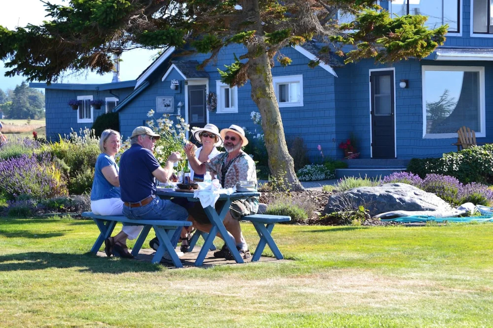 Juan de Fuca Waterfront Hotel & Cottages