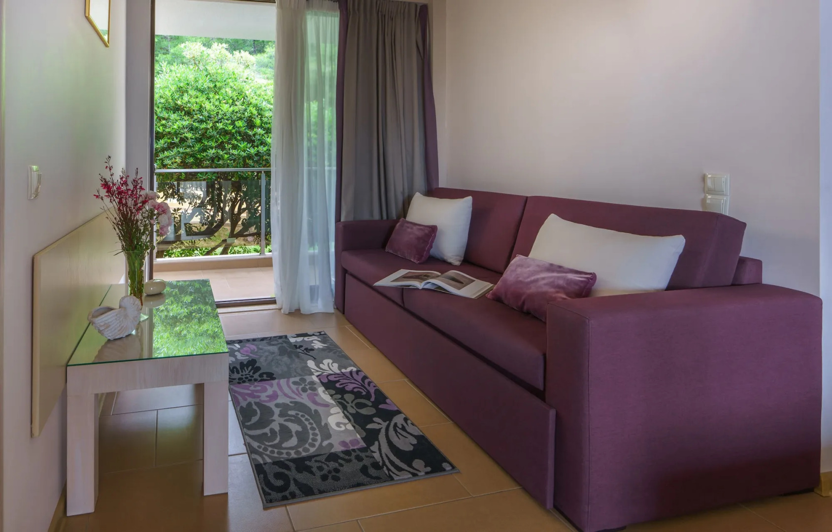 Greek Pride Cronwell Rahoni