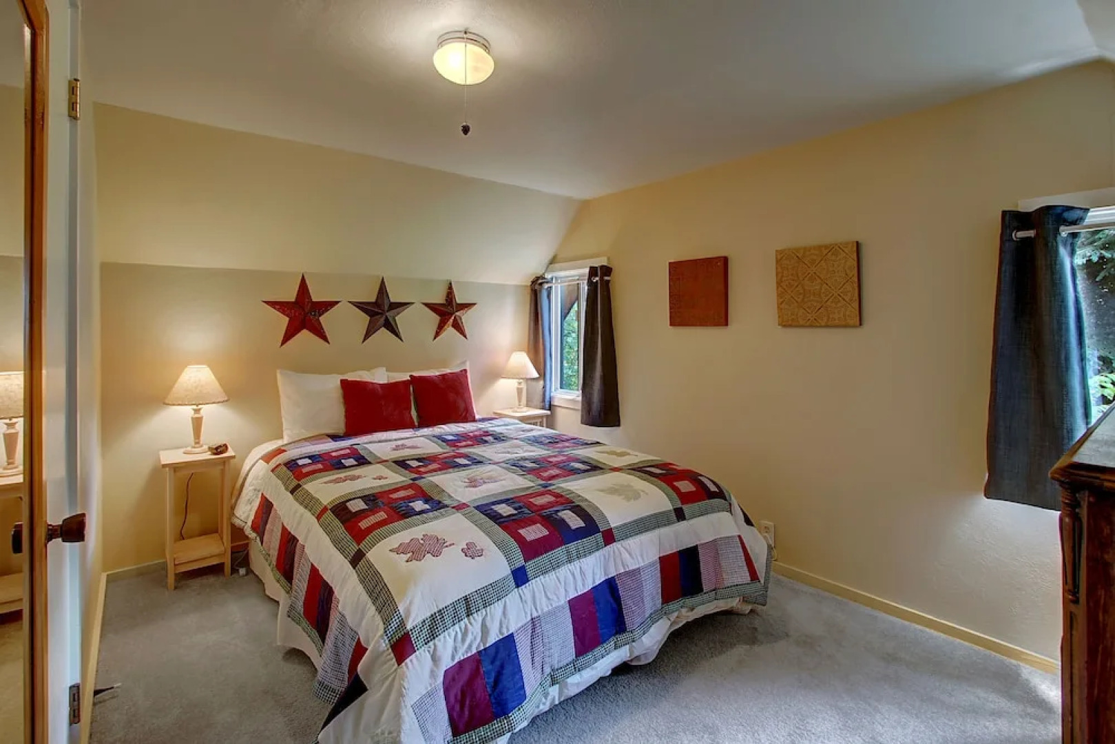 Peaceful Pines Cabin - Three Bedroom Home with Hot Tub