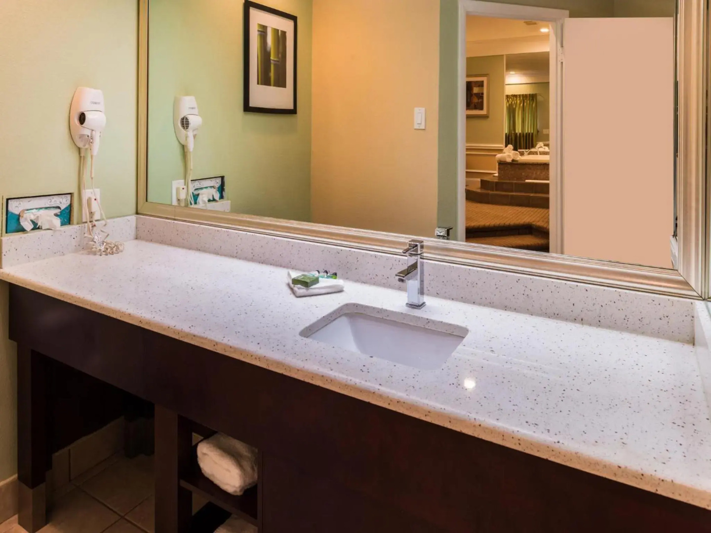 Inn of the Dove Romantic Suites with Jetted Tub & Fireplace