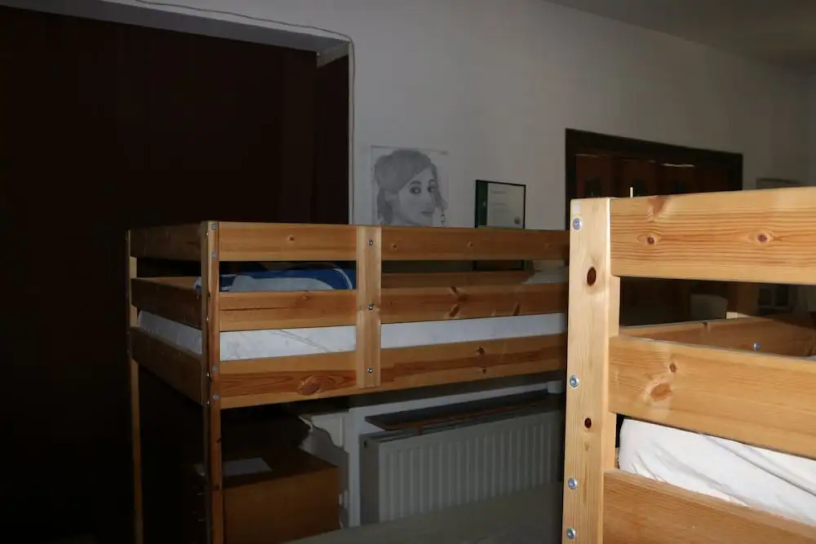 Costas Hostel Action