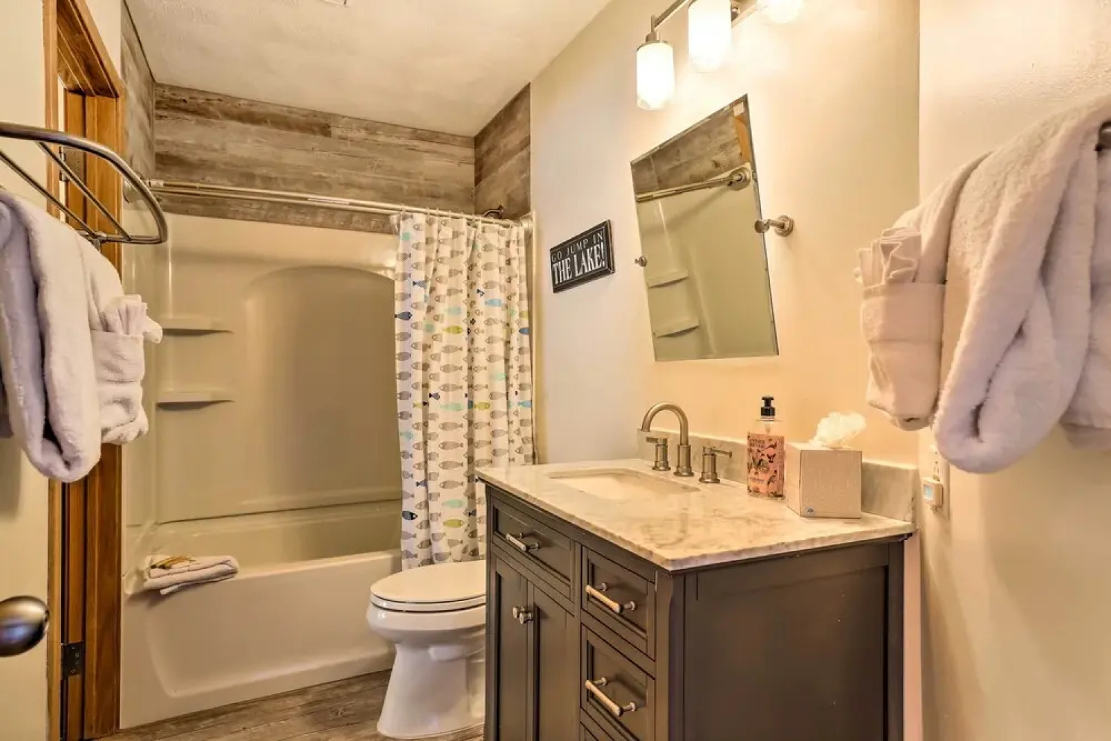 Lakefront Dillon Gem w/ Balcony: 6 Mi to Keystone