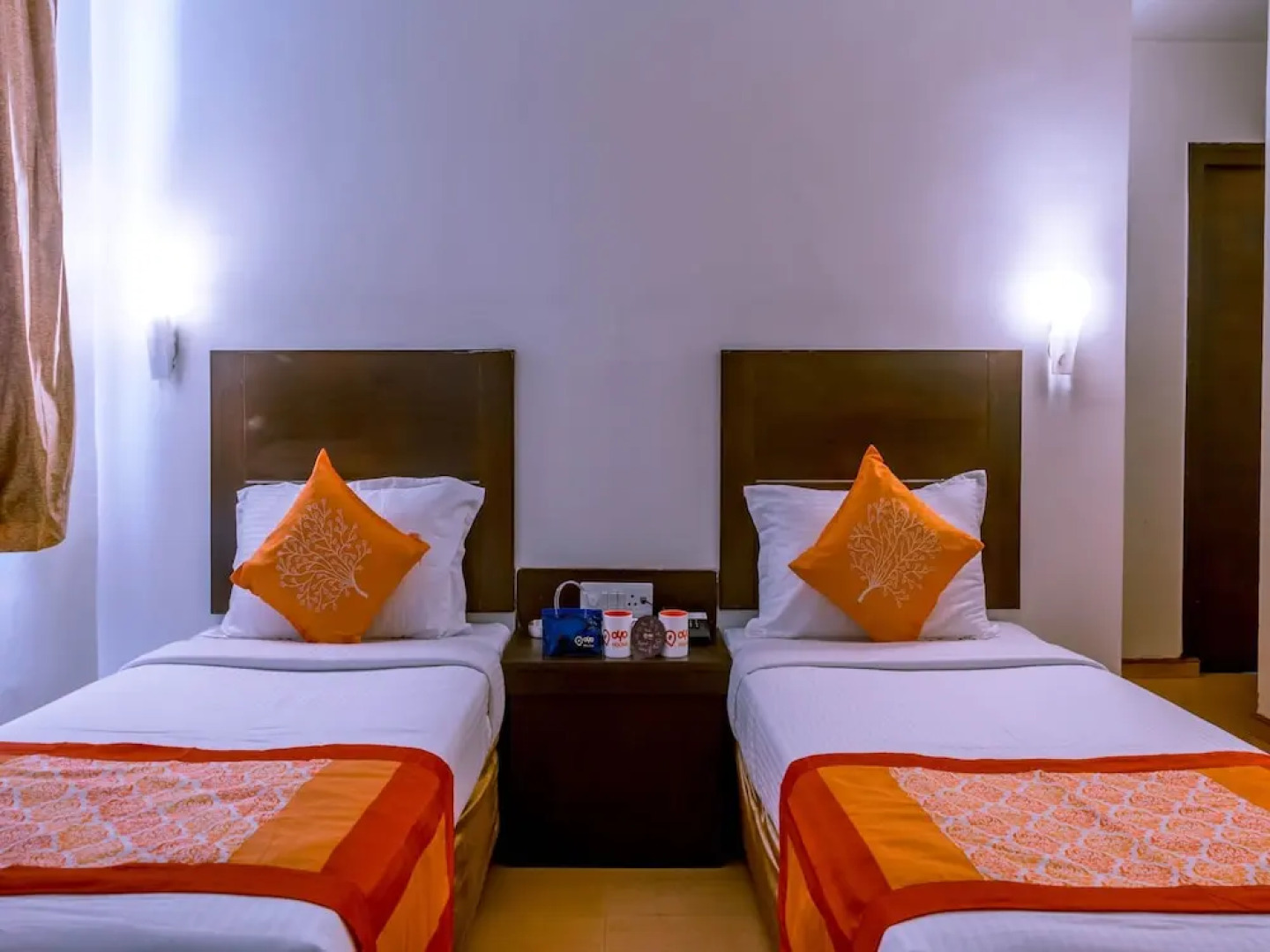 OYO 2653 The Orange Hotel