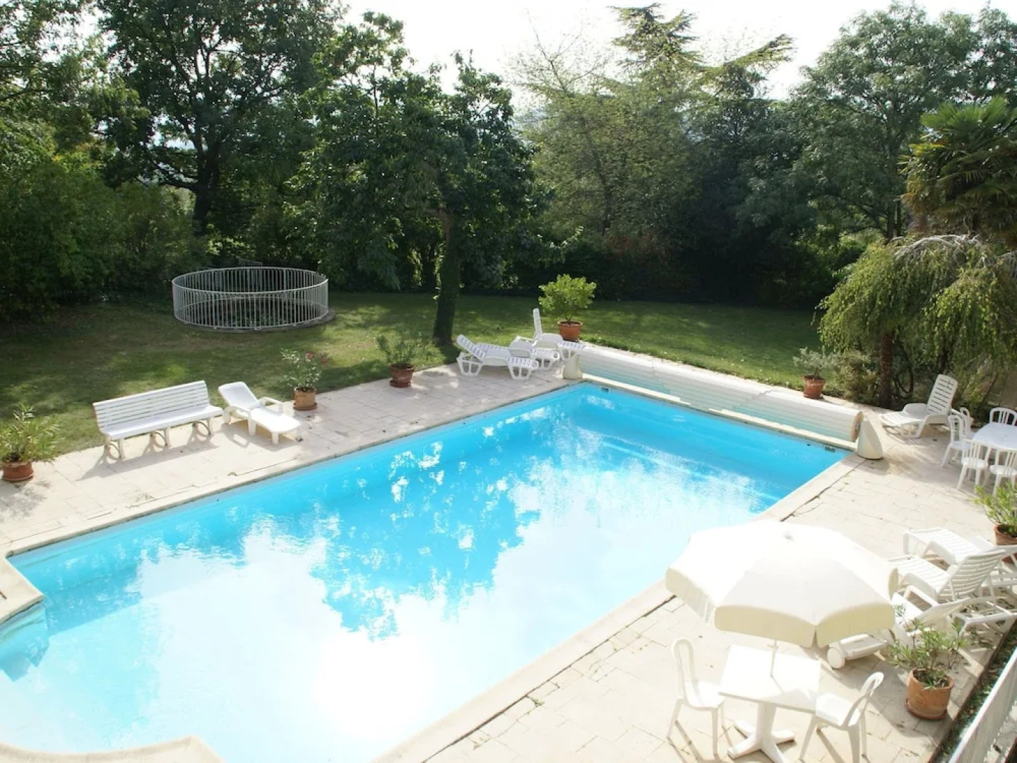 Magnificent Apartment in Castle With Garden, Swimming Pool and Next to Golf