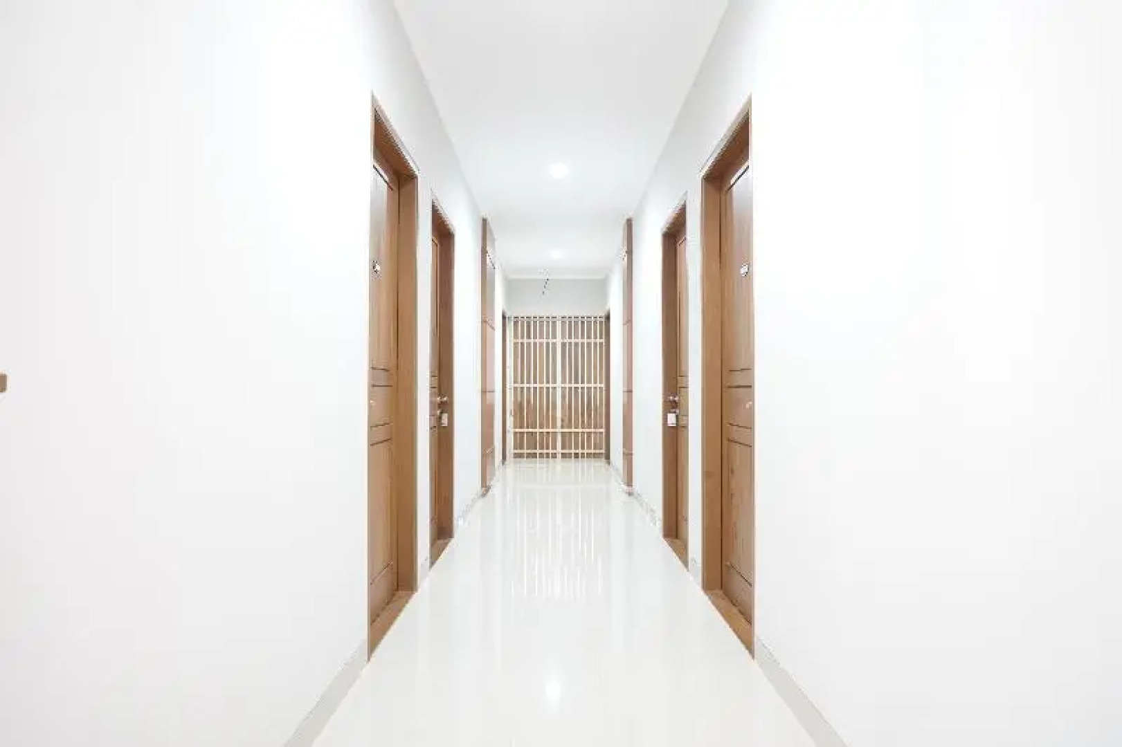 Capital O 1974 Grand Parigi Hotel