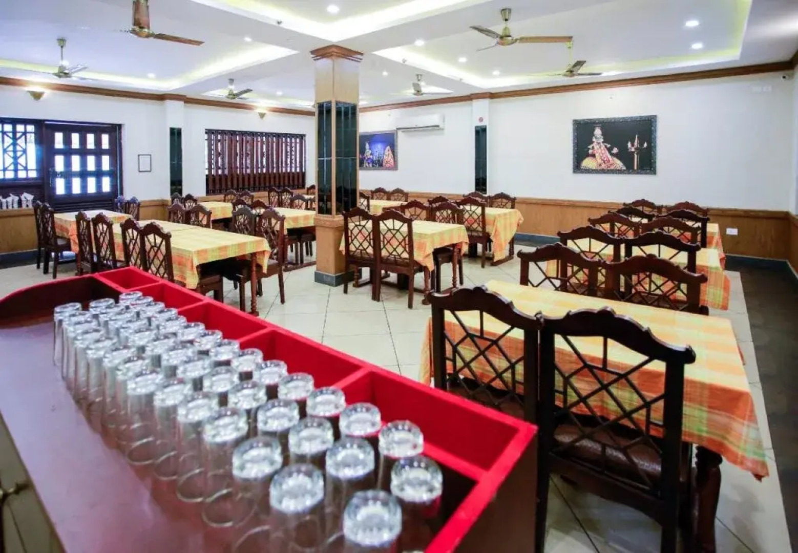 OYO 26692 Alankar Elite Inns