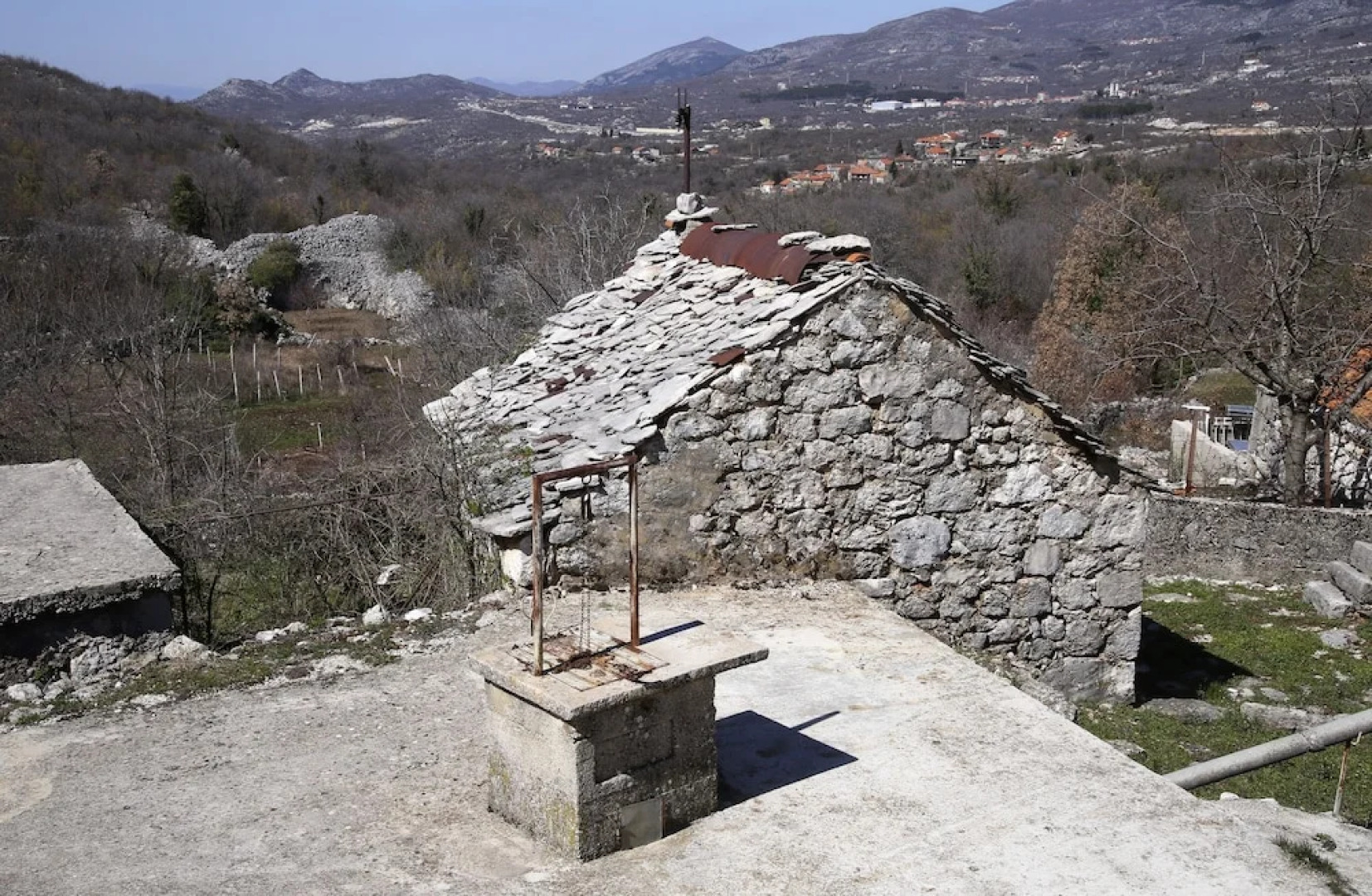 Rustic Stone House Bajeli with Jacuzzi