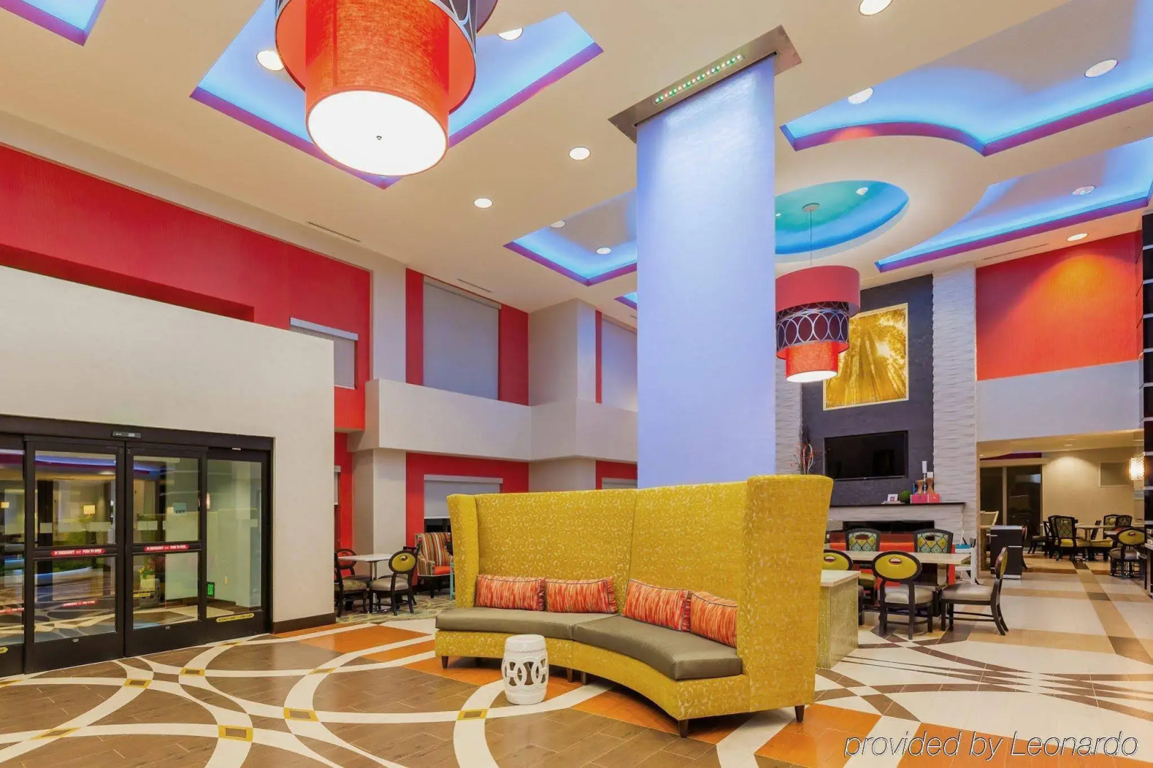 Holiday Inn Express & Suites Eureka by IHG